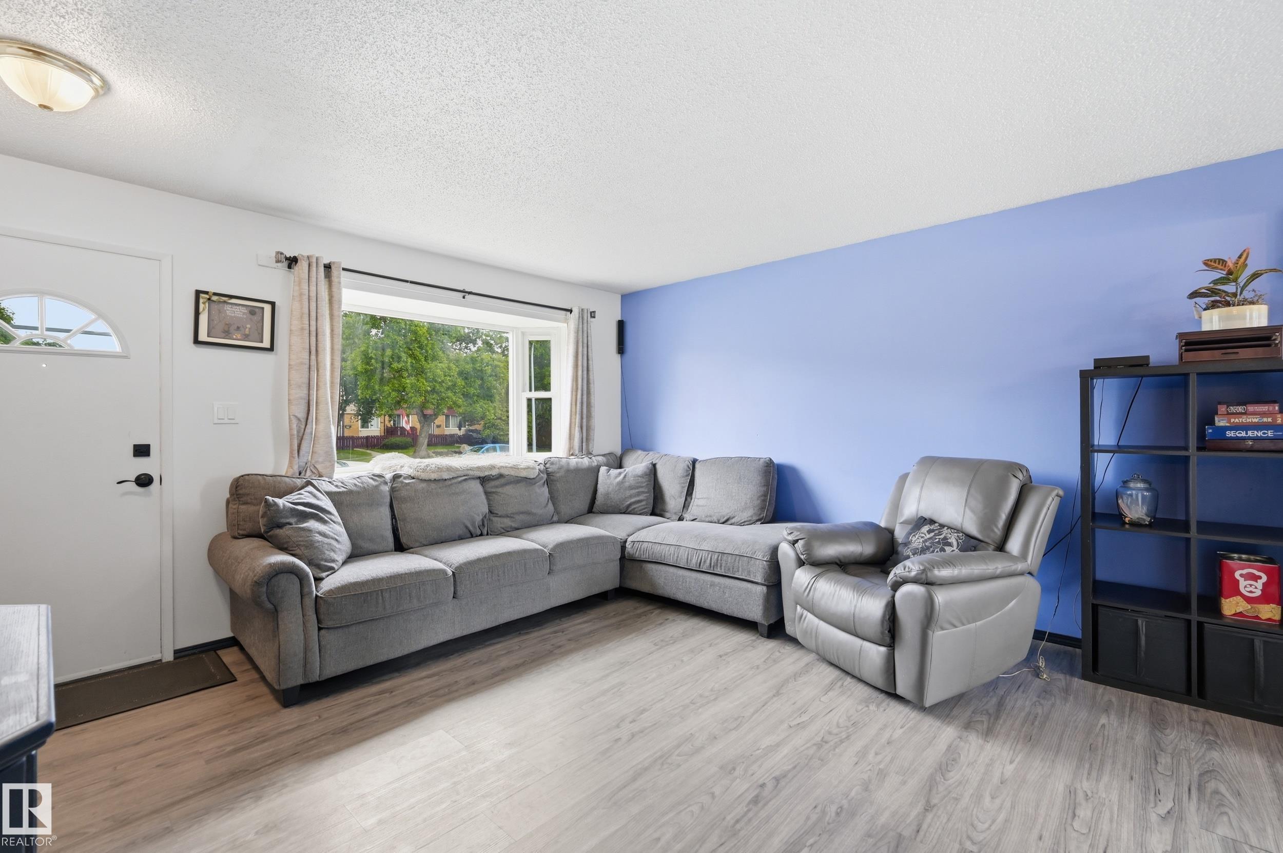 Photo 7 at 5515 143 Avenue NW, York, Edmonton
