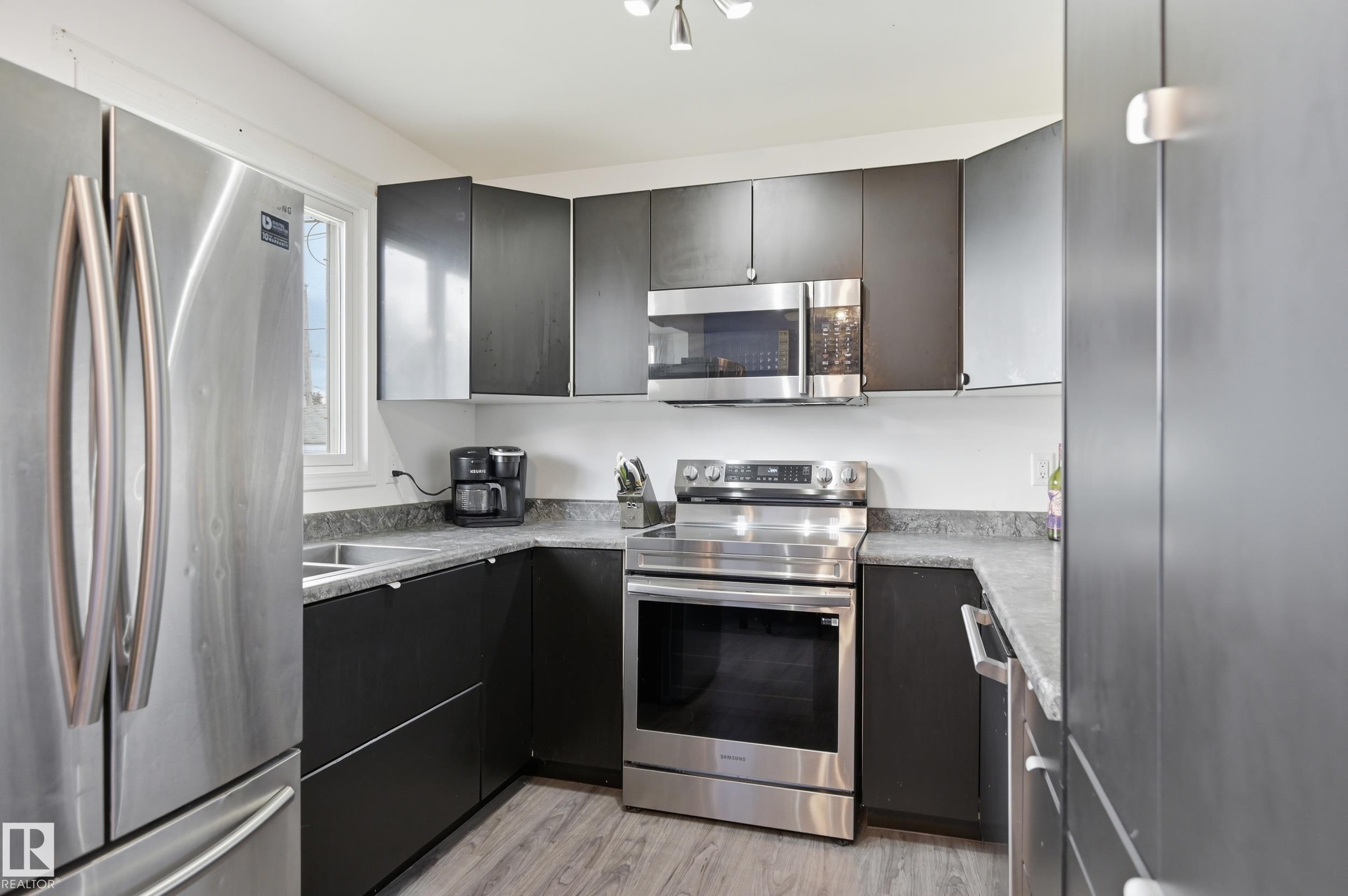 Photo 8 at 5515 143 Avenue NW, York, Edmonton