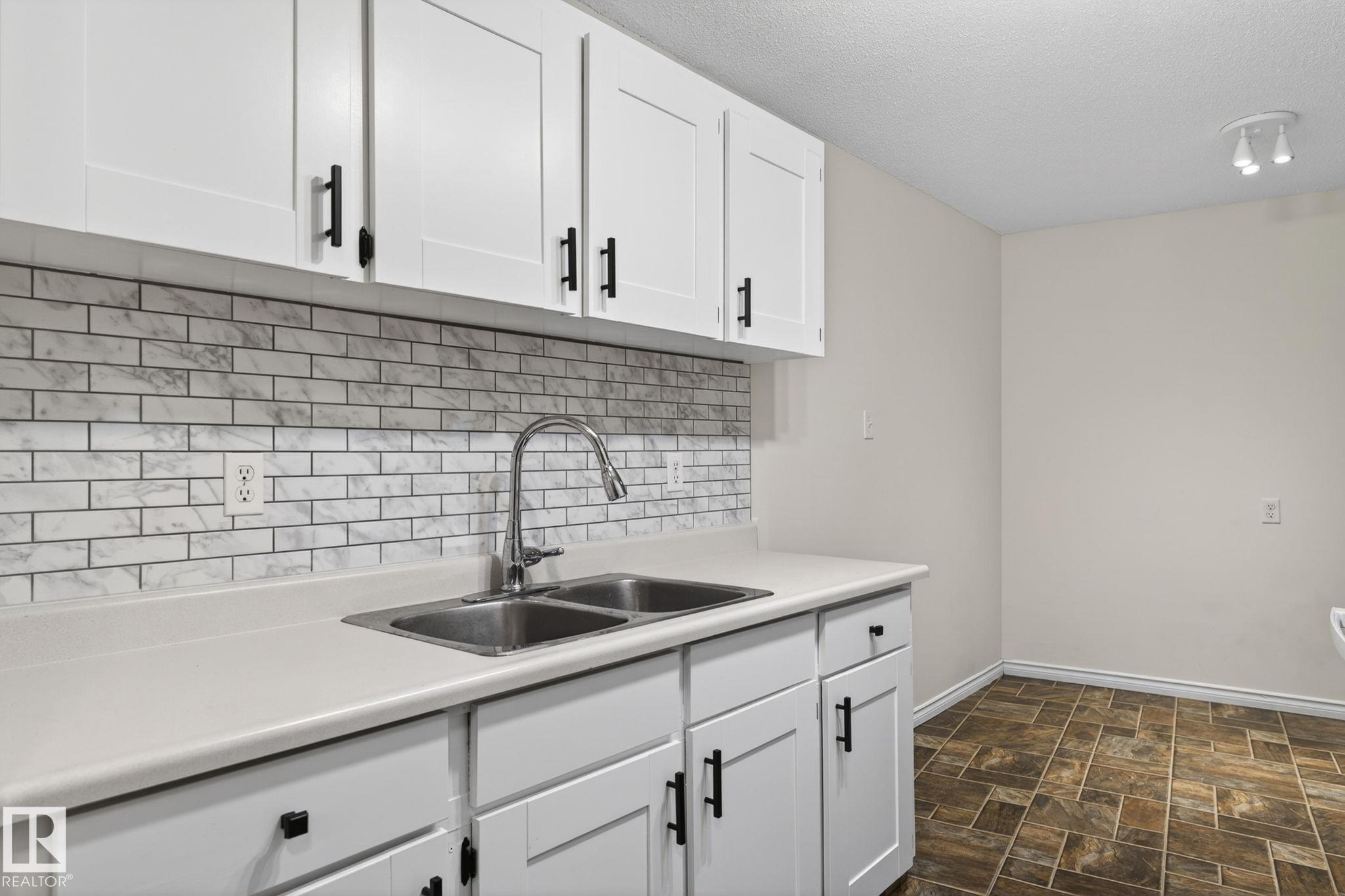 305 - 10335 117 Street NW, Wîhkwêntôwin, Edmonton