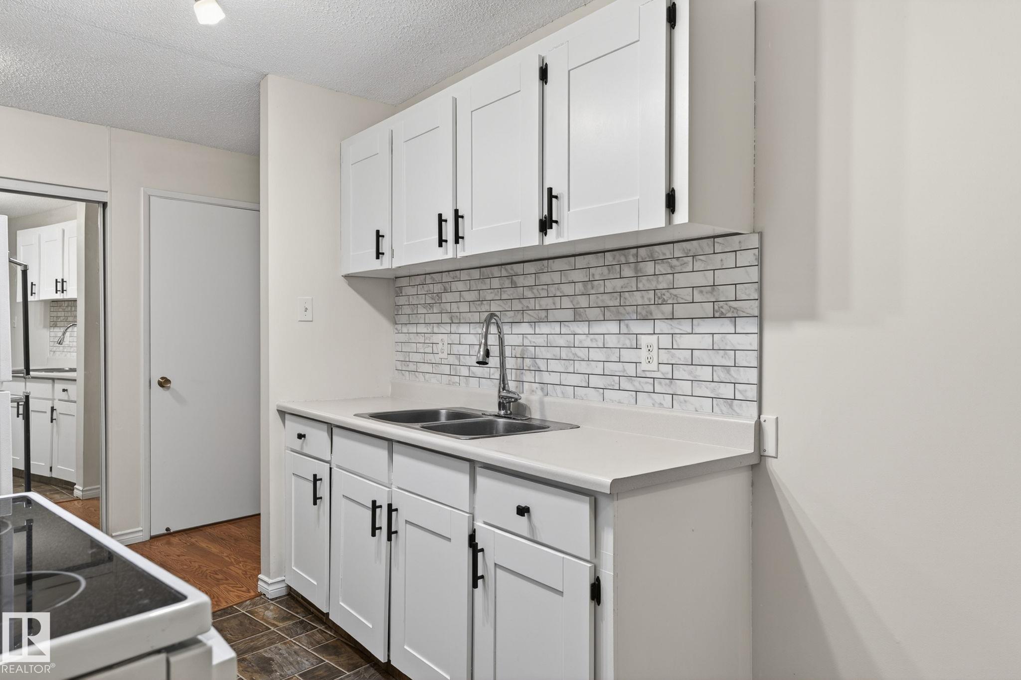 305 - 10335 117 Street NW, Wîhkwêntôwin, Edmonton