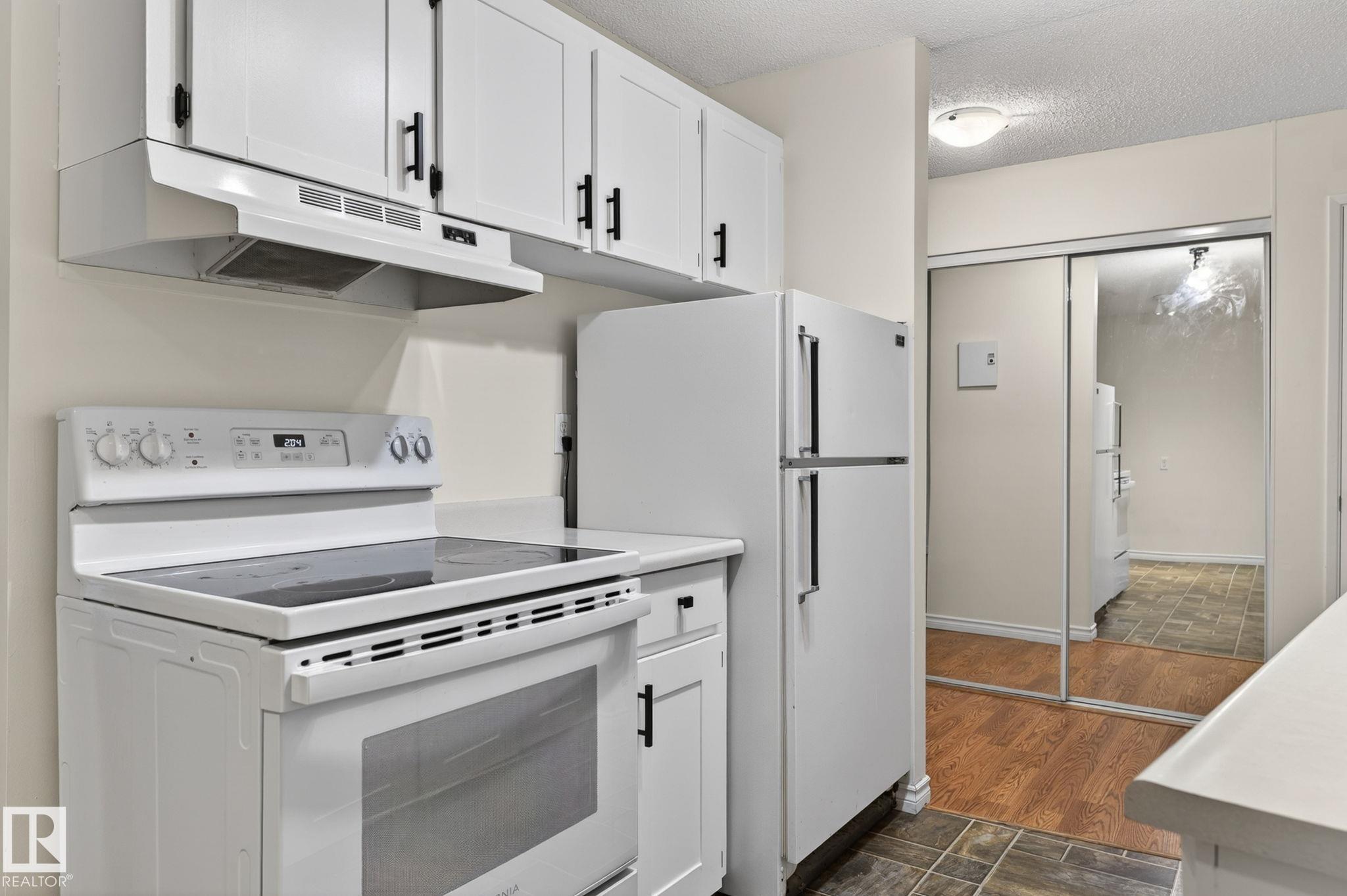 Photo 6 at 305 - 10335 117 Street NW, Wîhkwêntôwin, Edmonton