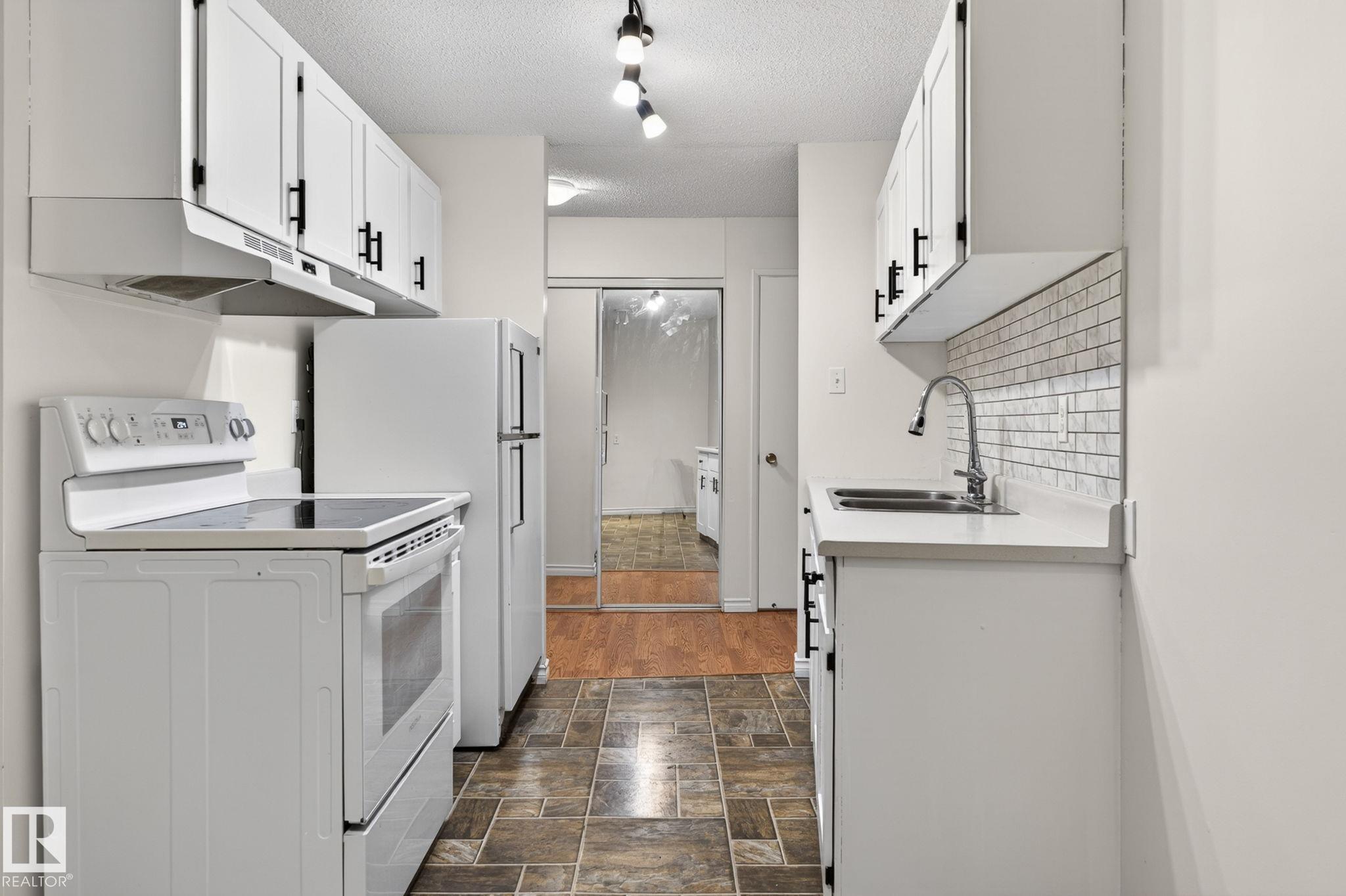 Photo 7 at 305 - 10335 117 Street NW, Wîhkwêntôwin, Edmonton