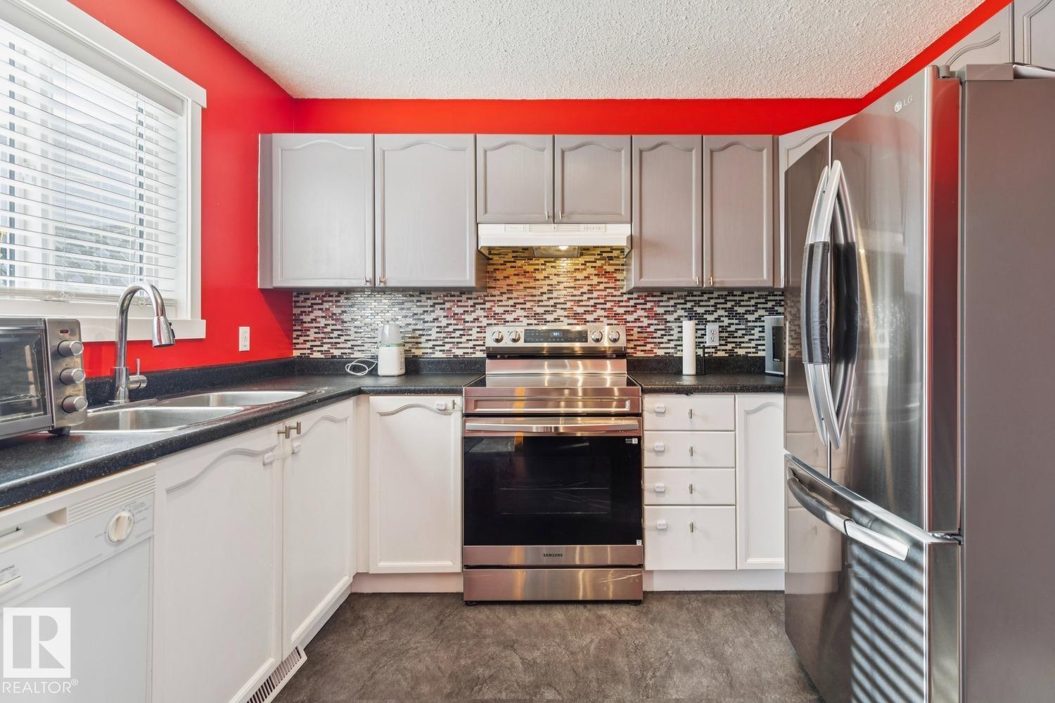Photo 11 at 15043 132 Street NW, Cumberland, Edmonton