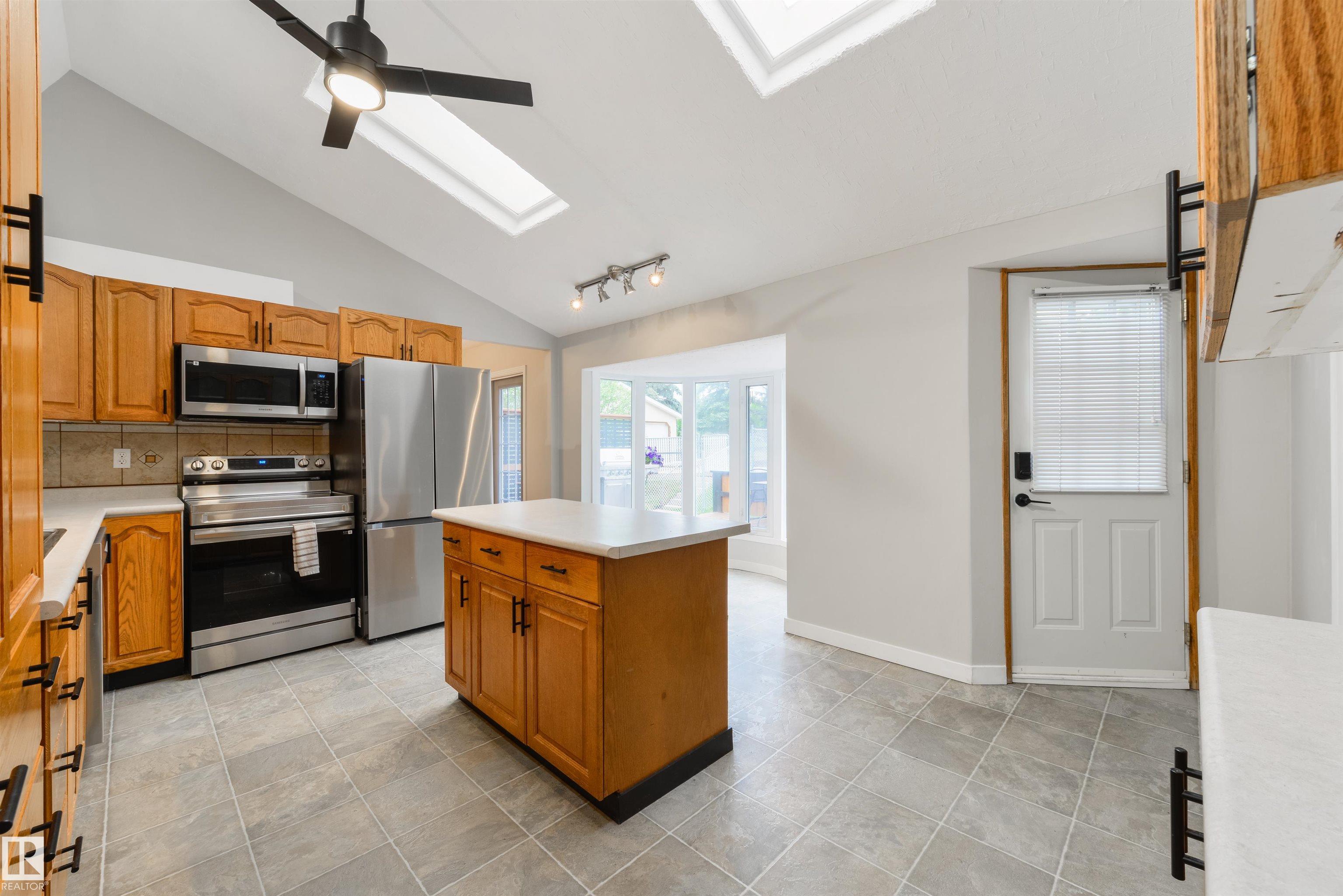 Photo 13 at 3 Benton Street, Brookwood, Spruce Grove