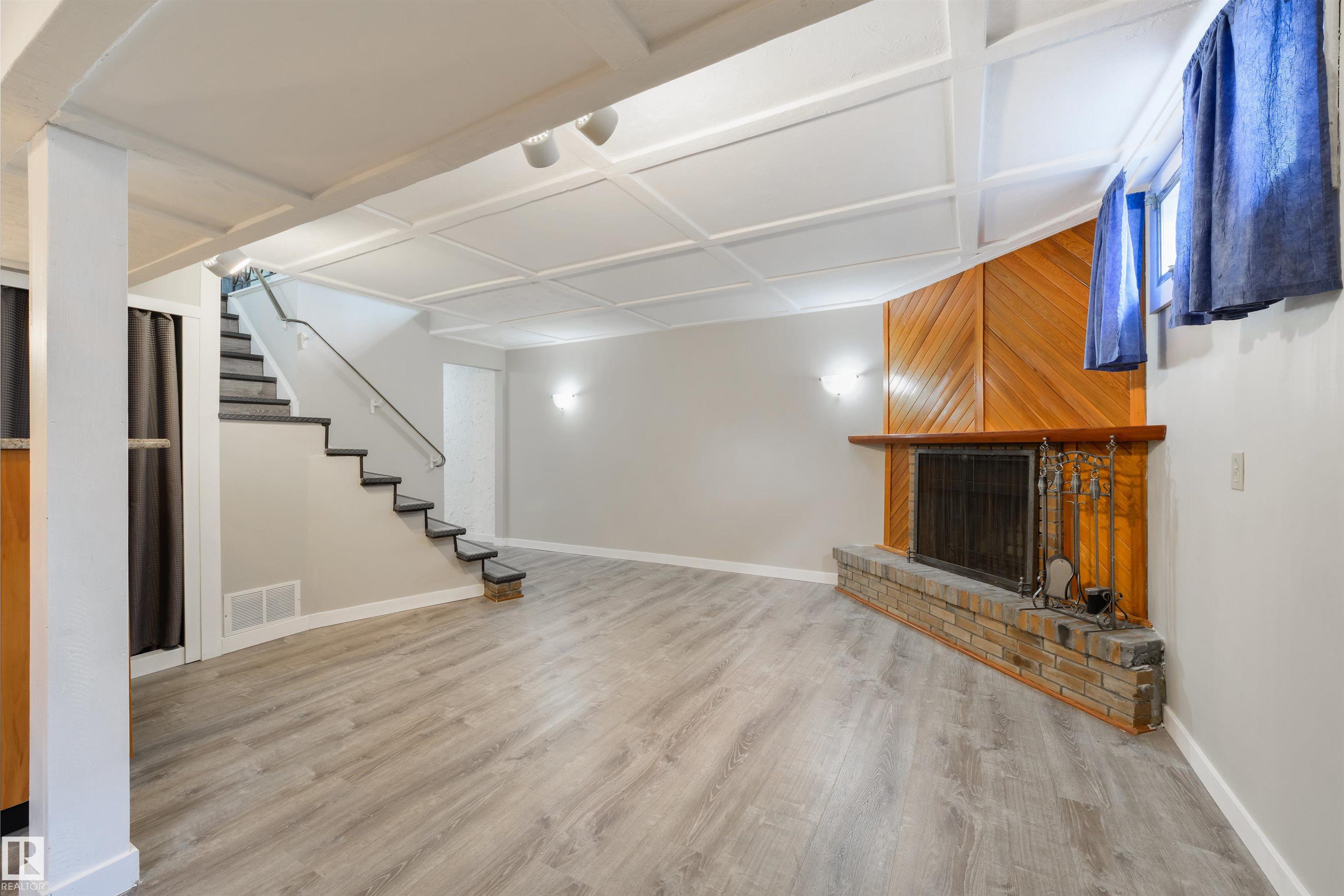 Photo 27 at 3 Benton Street, Brookwood, Spruce Grove