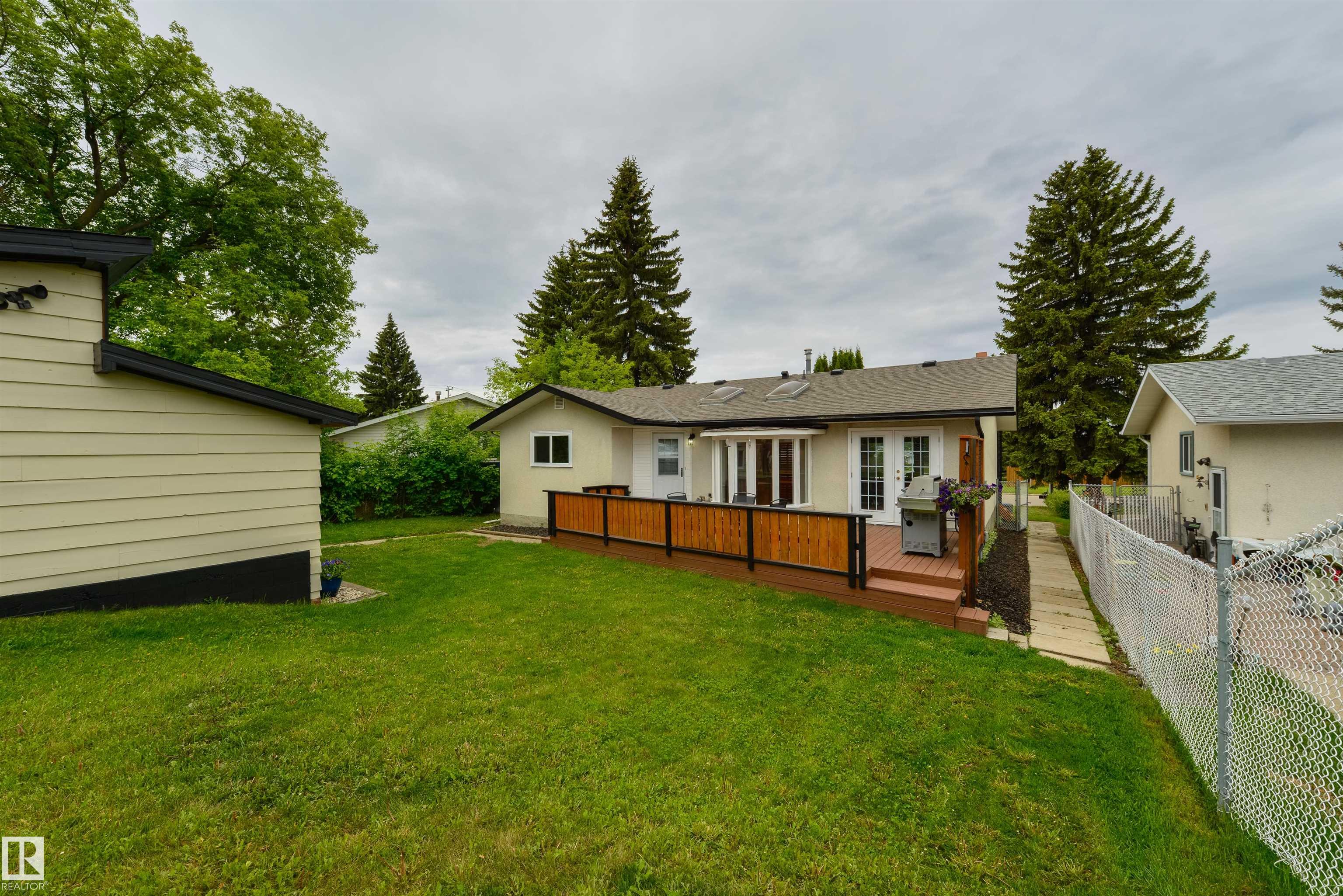 Photo 41 at 3 Benton Street, Brookwood, Spruce Grove