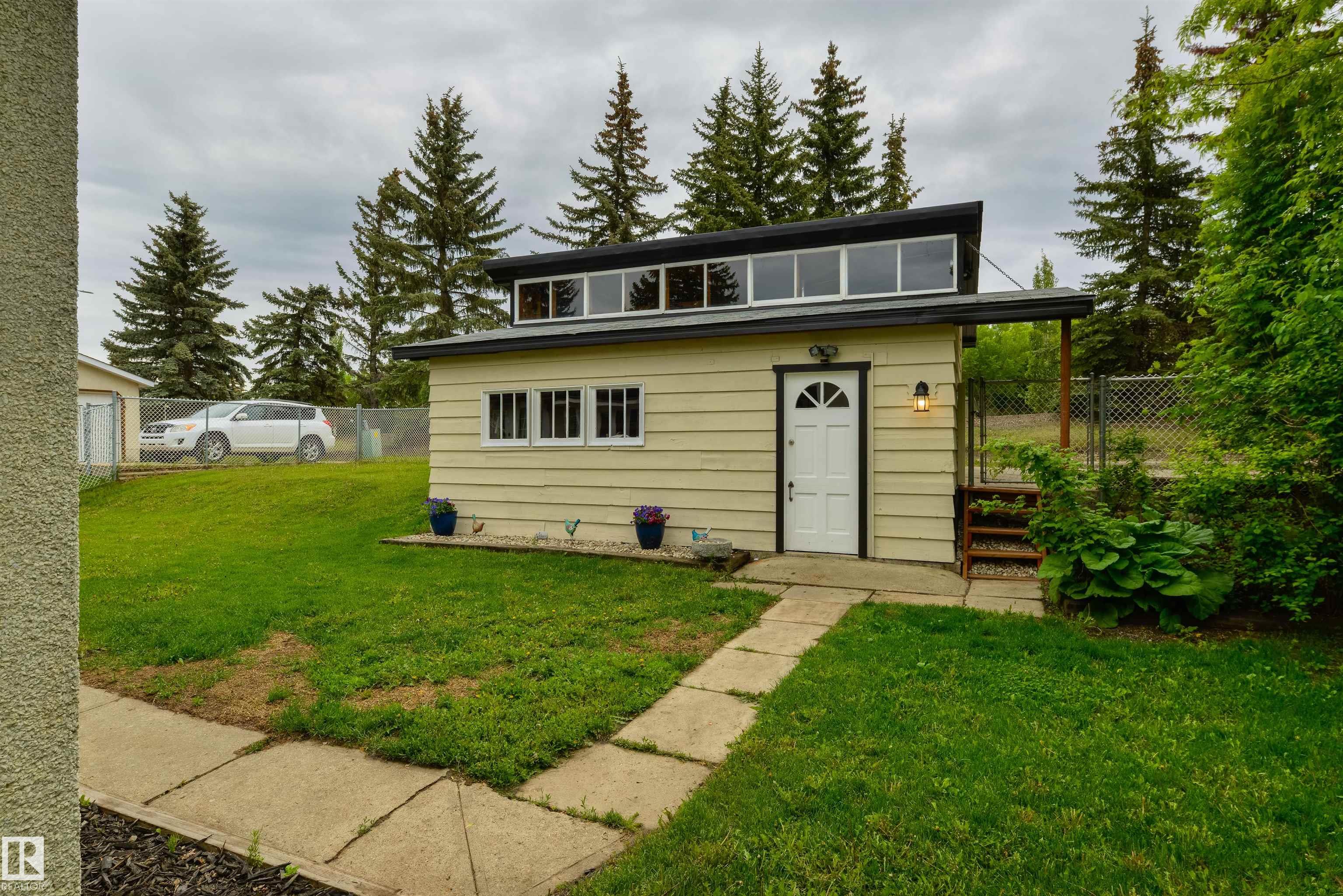 Photo 42 at 3 Benton Street, Brookwood, Spruce Grove