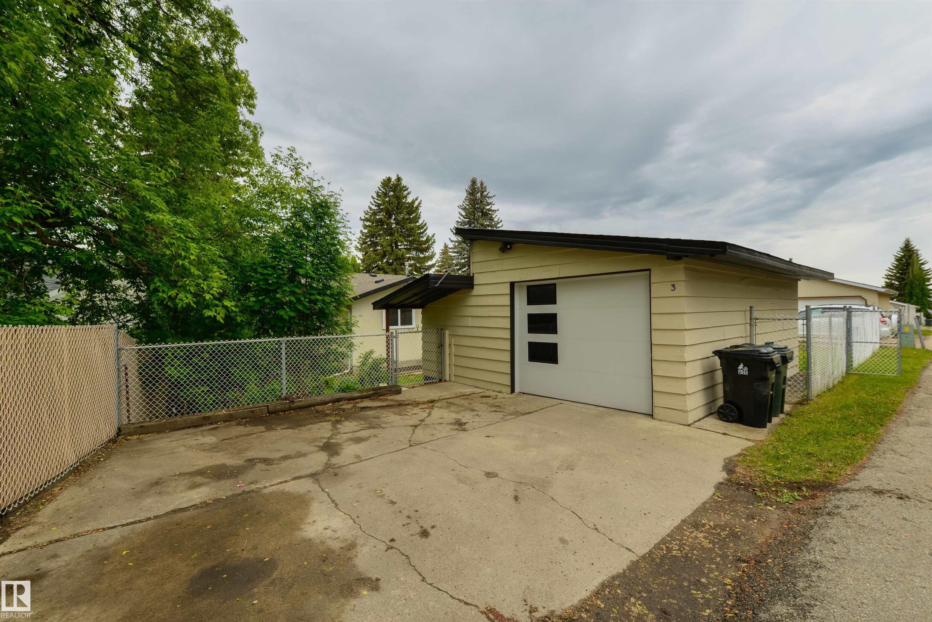 Photo 43 at 3 Benton Street, Brookwood, Spruce Grove