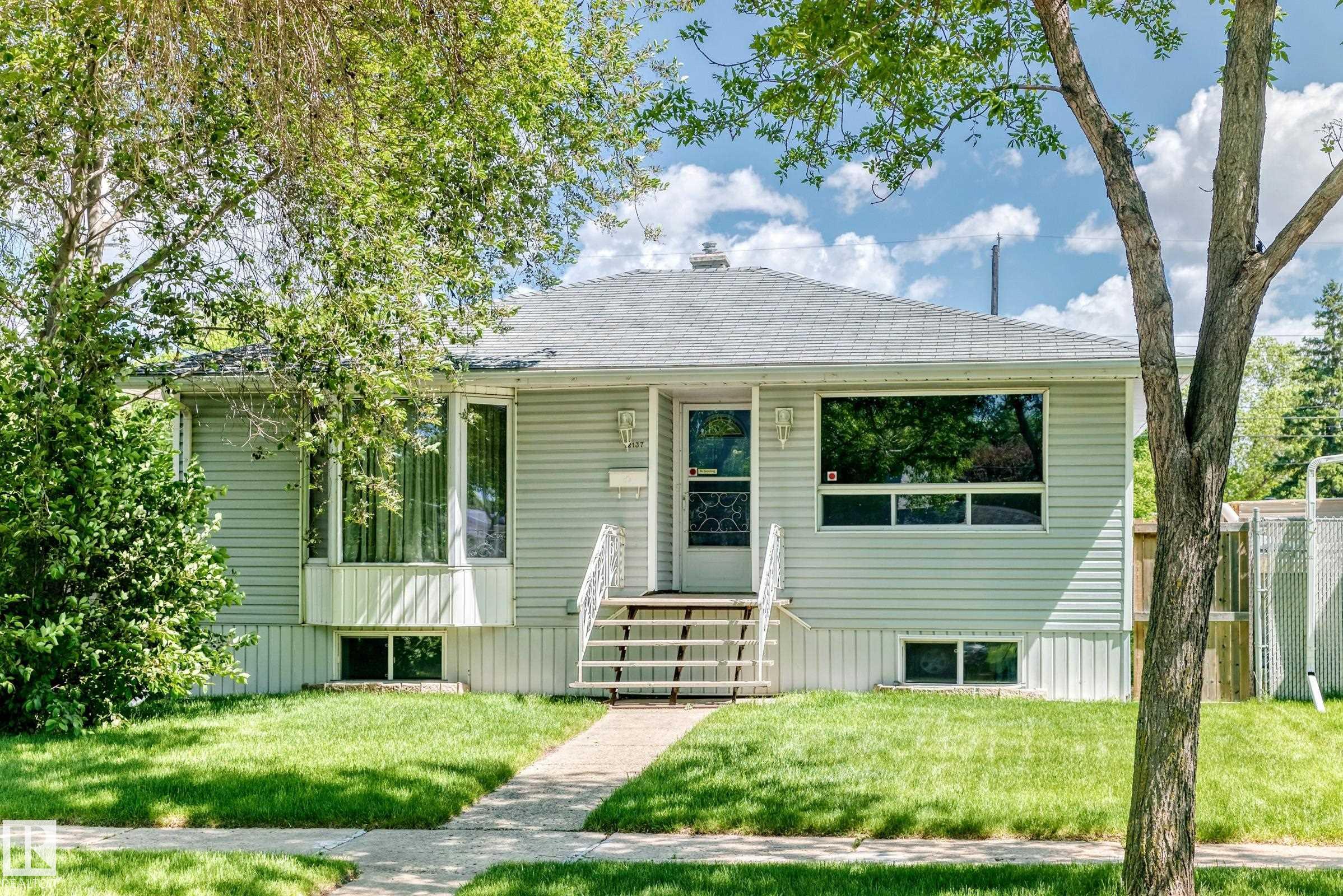 12137 44 Street NW, Beacon Heights, Edmonton