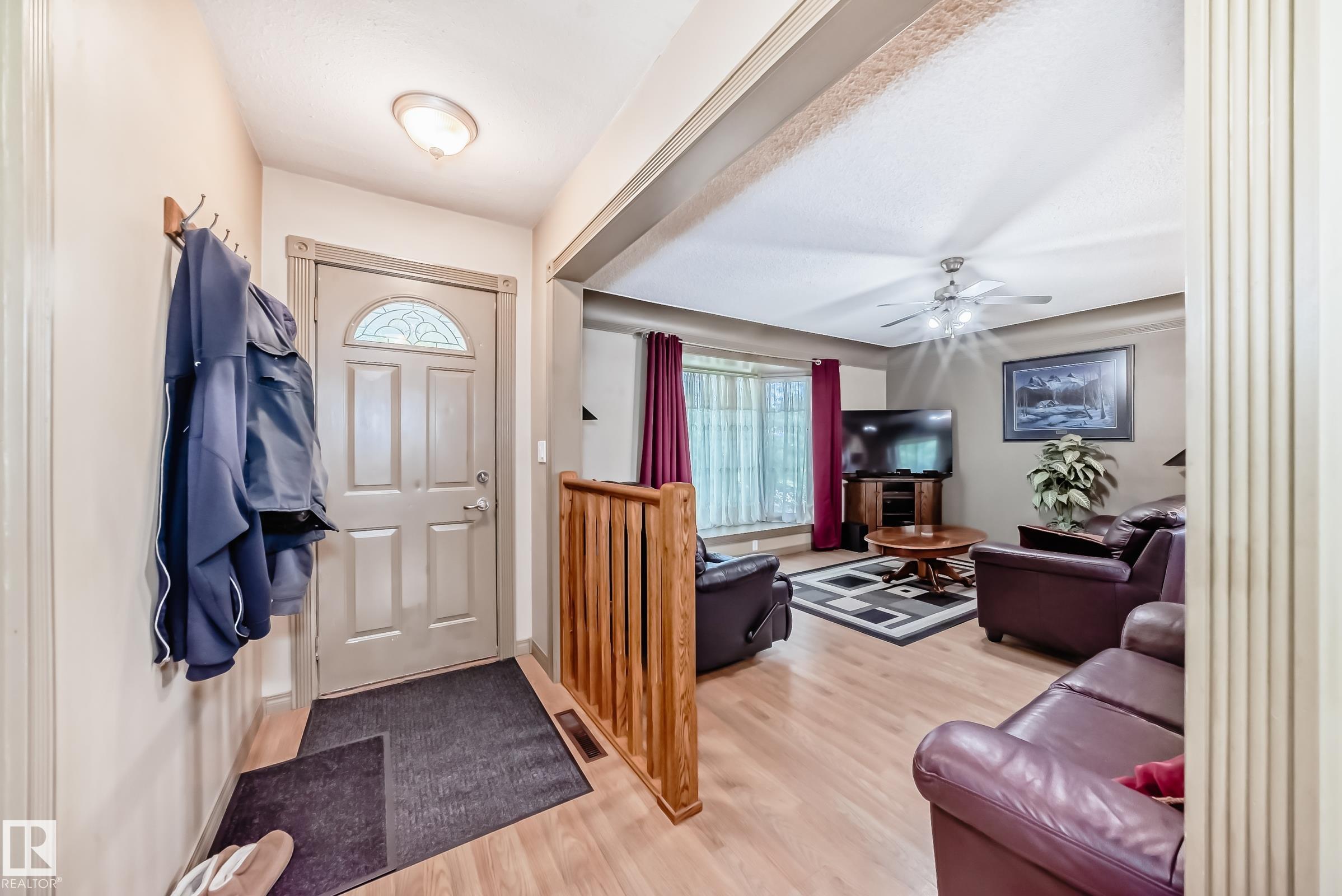 Photo 13 at 12137 44 Street NW, Beacon Heights, Edmonton