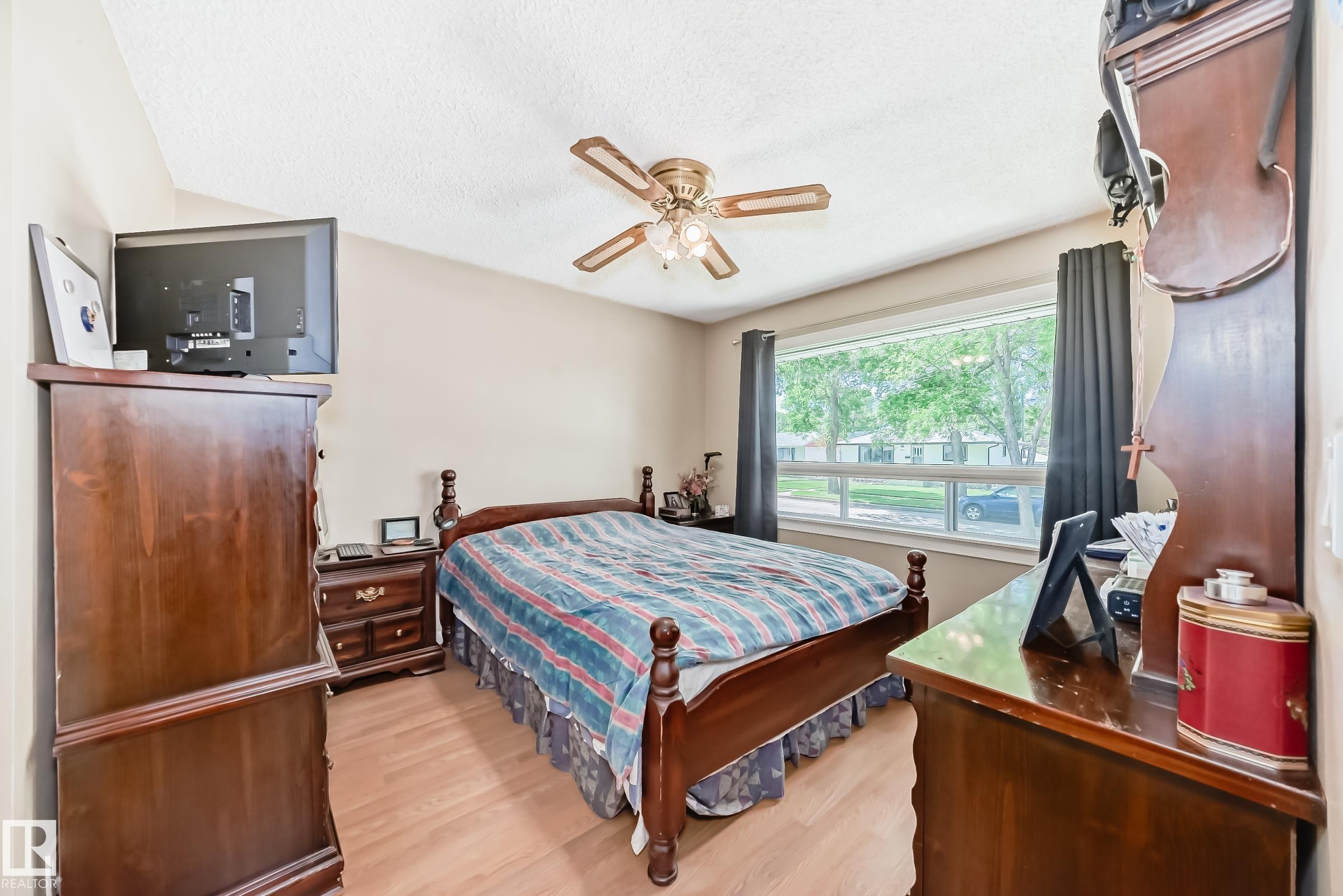Photo 15 at 12137 44 Street NW, Beacon Heights, Edmonton