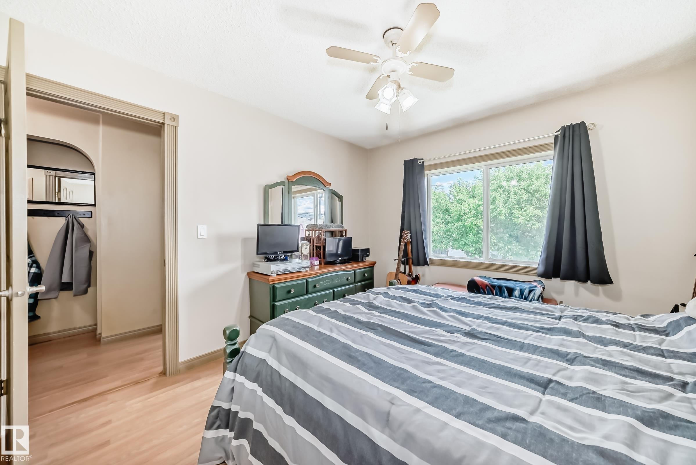 Photo 20 at 12137 44 Street NW, Beacon Heights, Edmonton