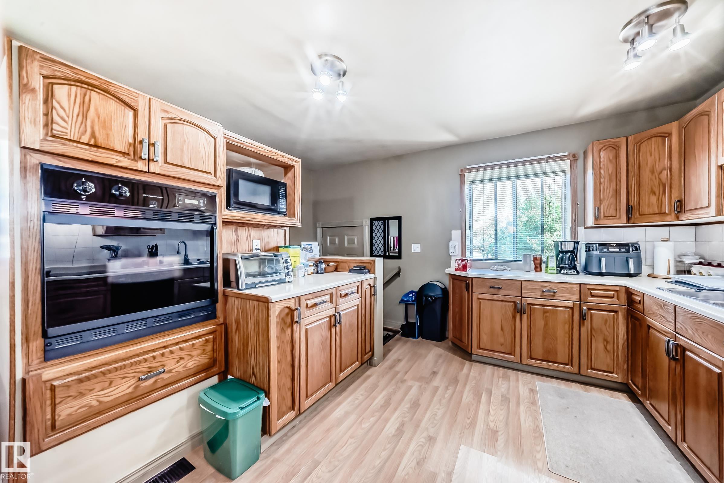 12137 44 Street NW, Beacon Heights, Edmonton