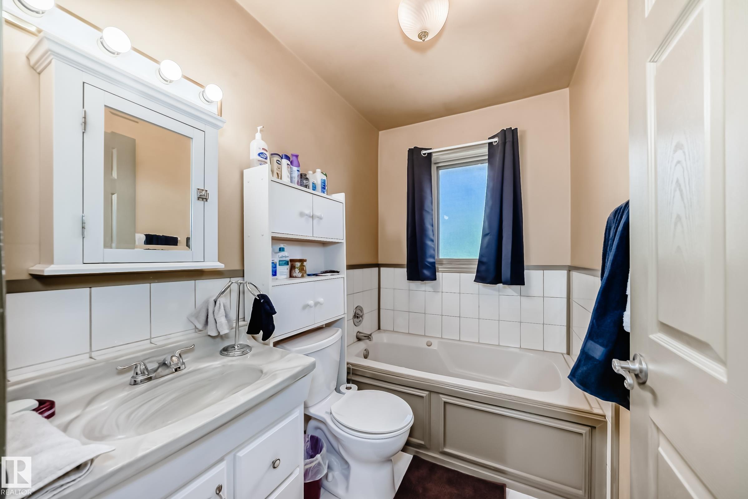Photo 23 at 12137 44 Street NW, Beacon Heights, Edmonton