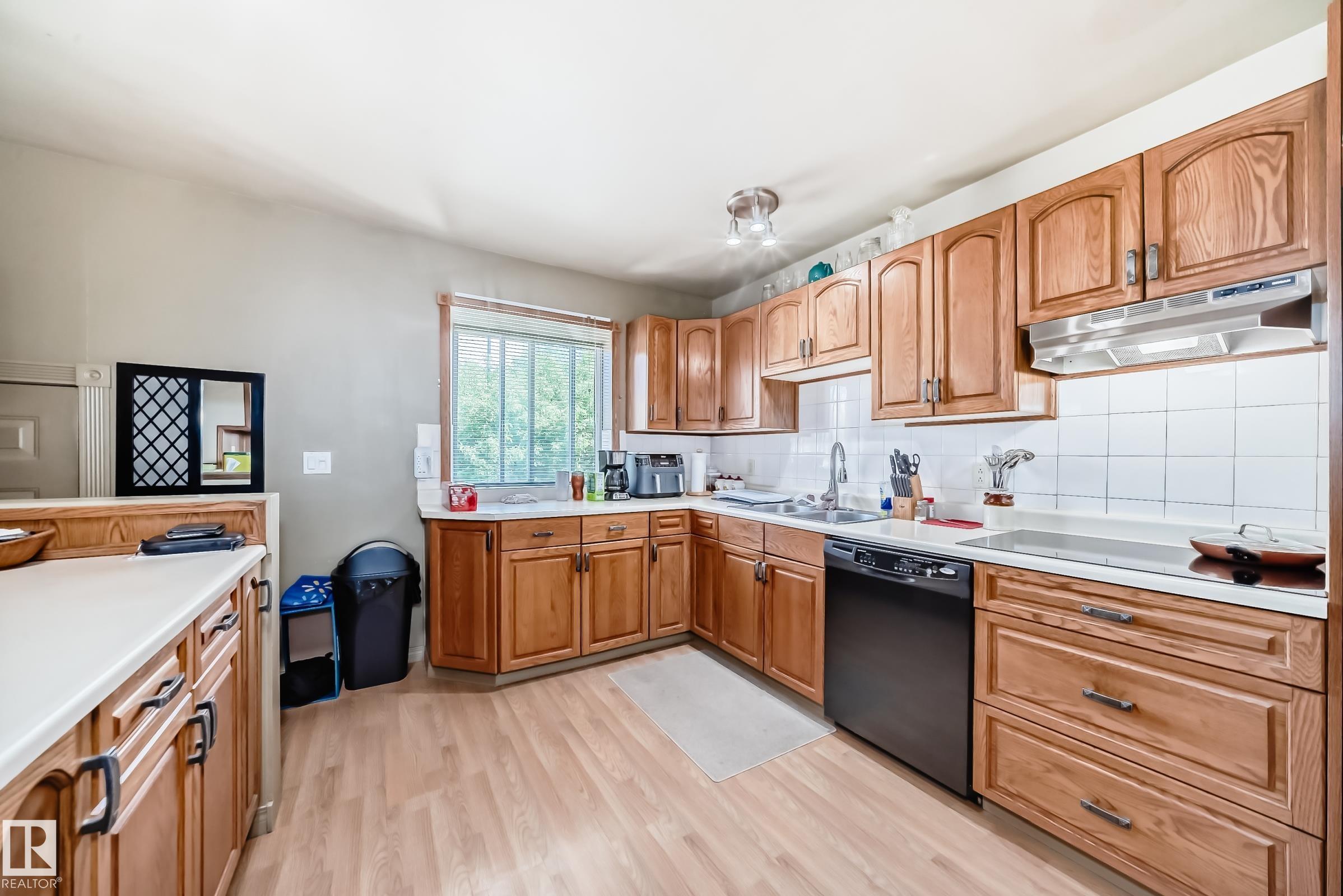 Photo 6 at 12137 44 Street NW, Beacon Heights, Edmonton