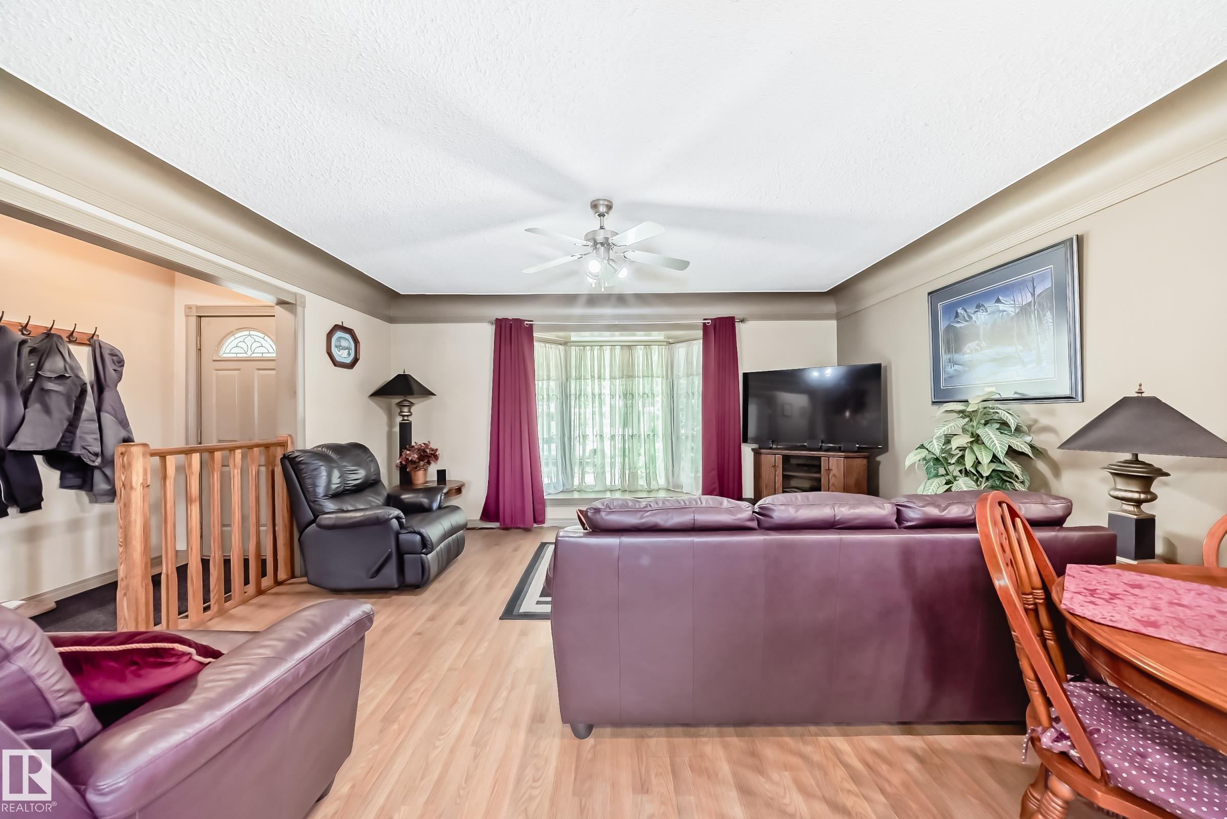 Photo 7 at 12137 44 Street NW, Beacon Heights, Edmonton