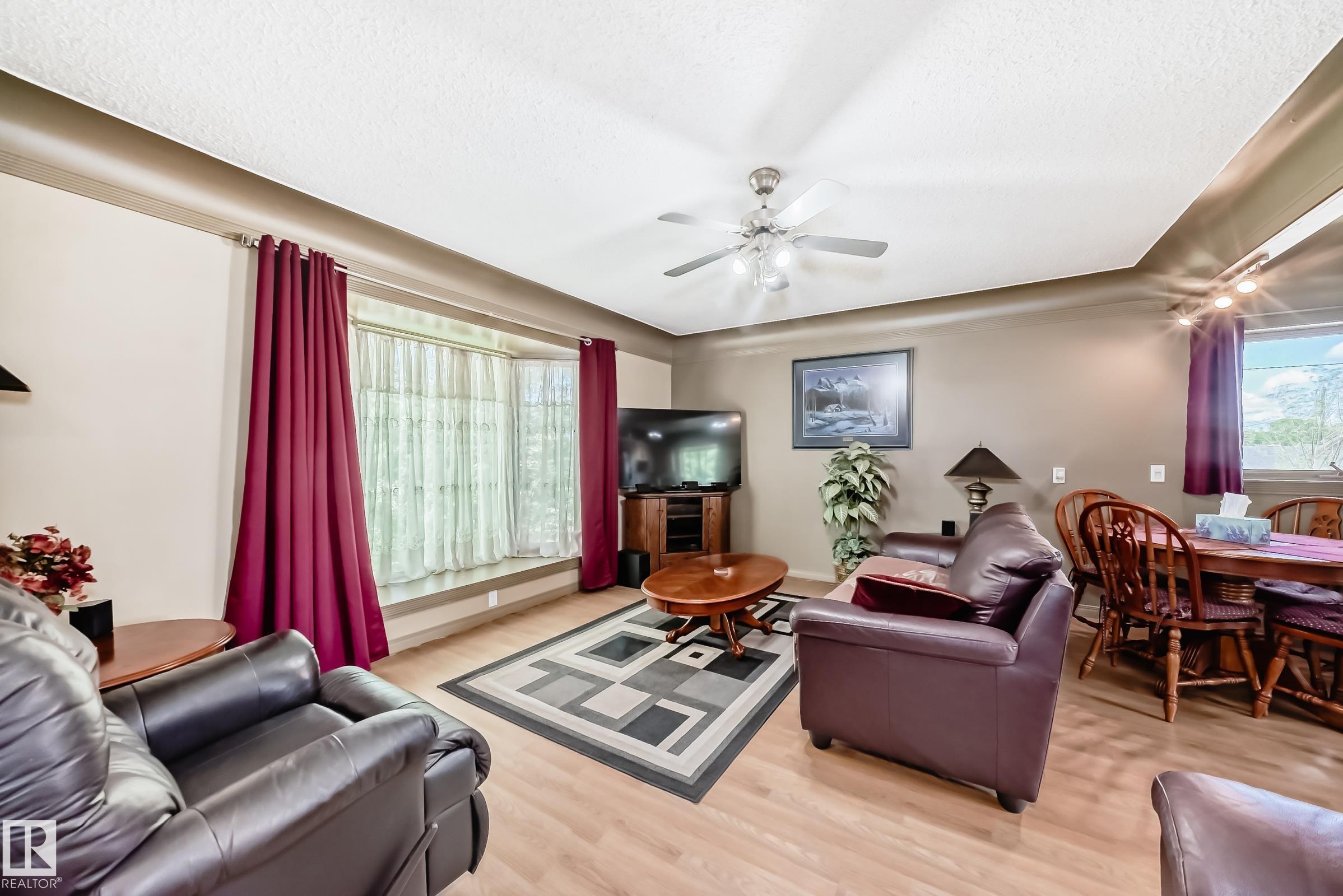 Photo 8 at 12137 44 Street NW, Beacon Heights, Edmonton