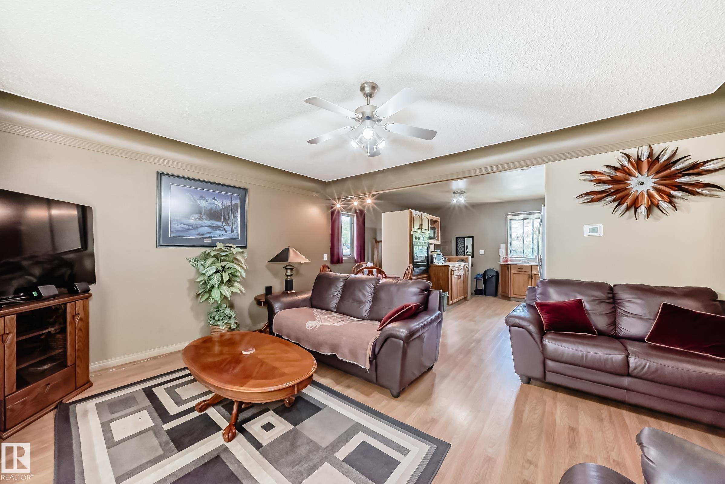 Photo 9 at 12137 44 Street NW, Beacon Heights, Edmonton