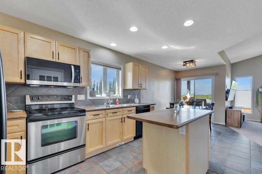 Photo 9 at 62 Naples Way, North Ridge, St. Albert
