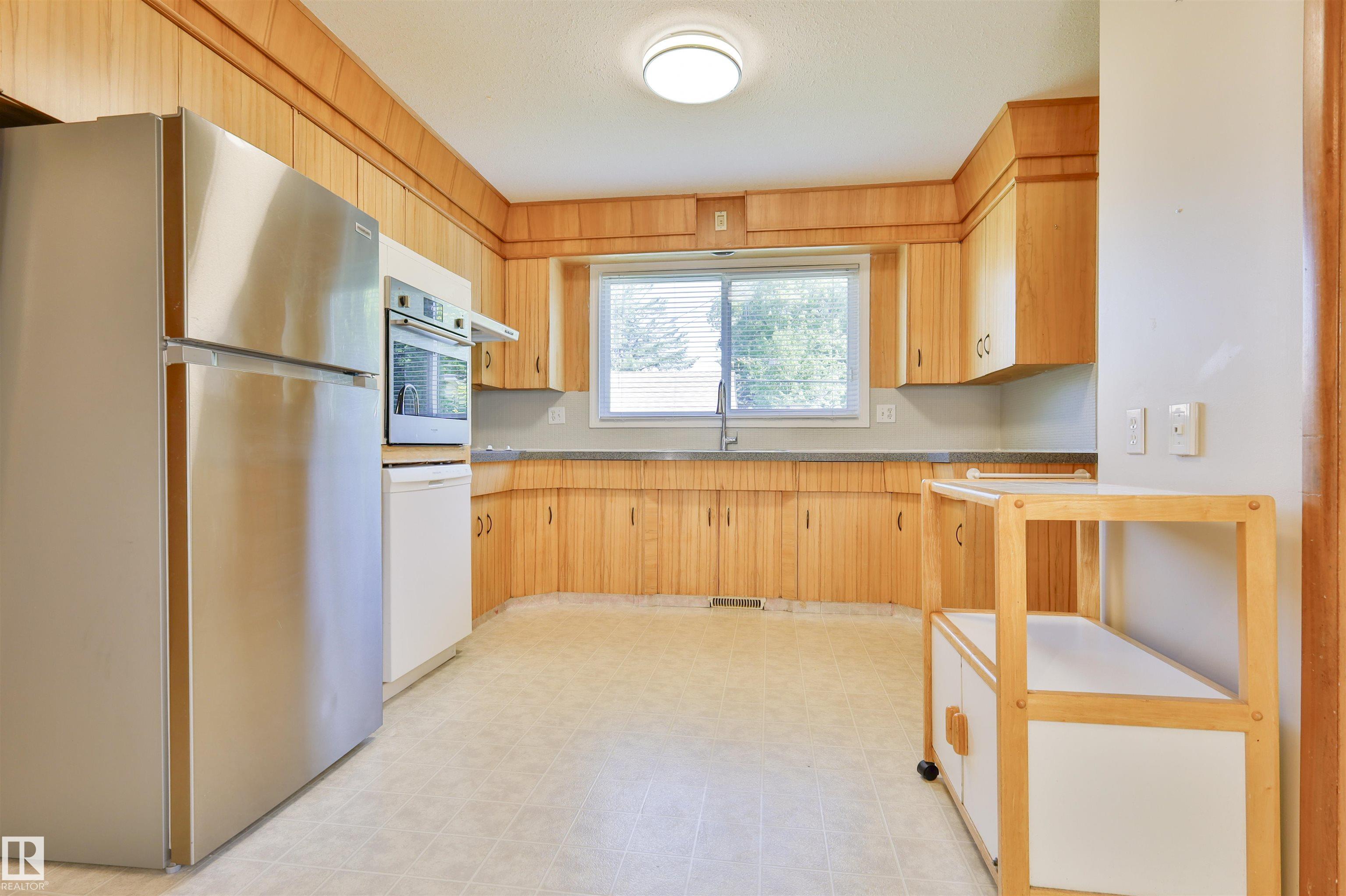 Photo 16 at 4015 120 Street NW, Aspen Gardens, Edmonton