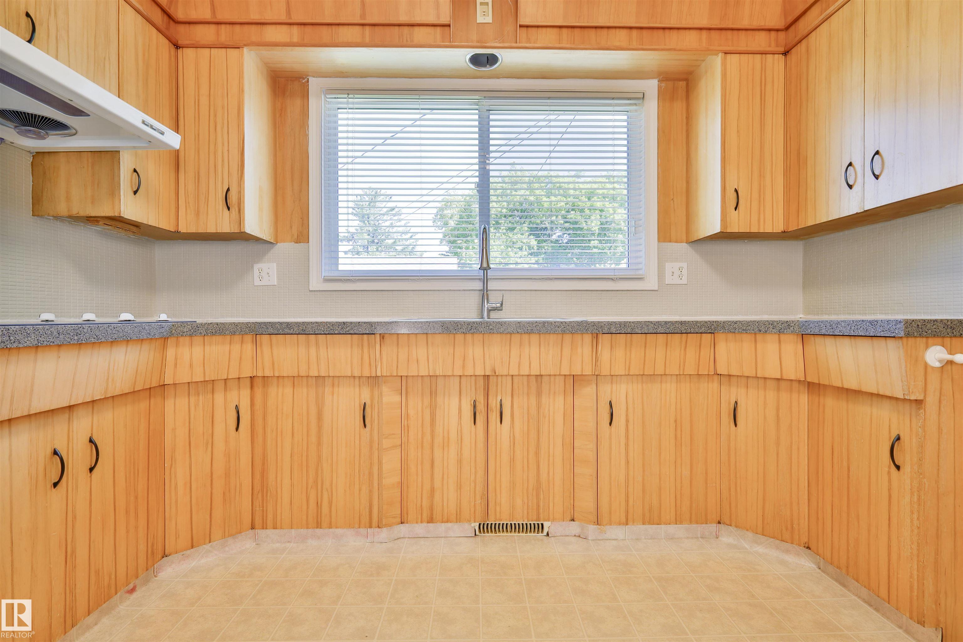 Photo 17 at 4015 120 Street NW, Aspen Gardens, Edmonton