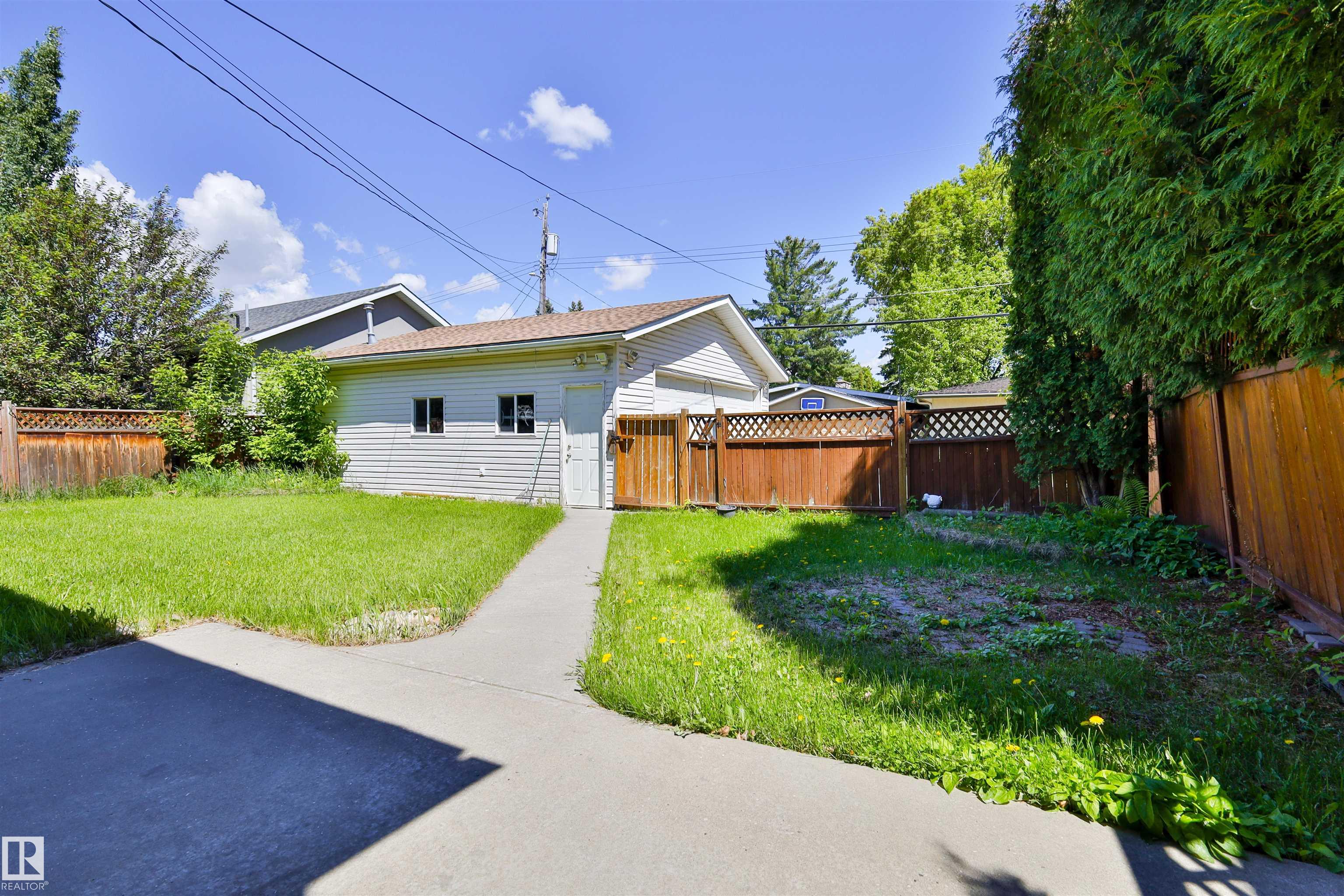 Photo 7 at 4015 120 Street NW, Aspen Gardens, Edmonton