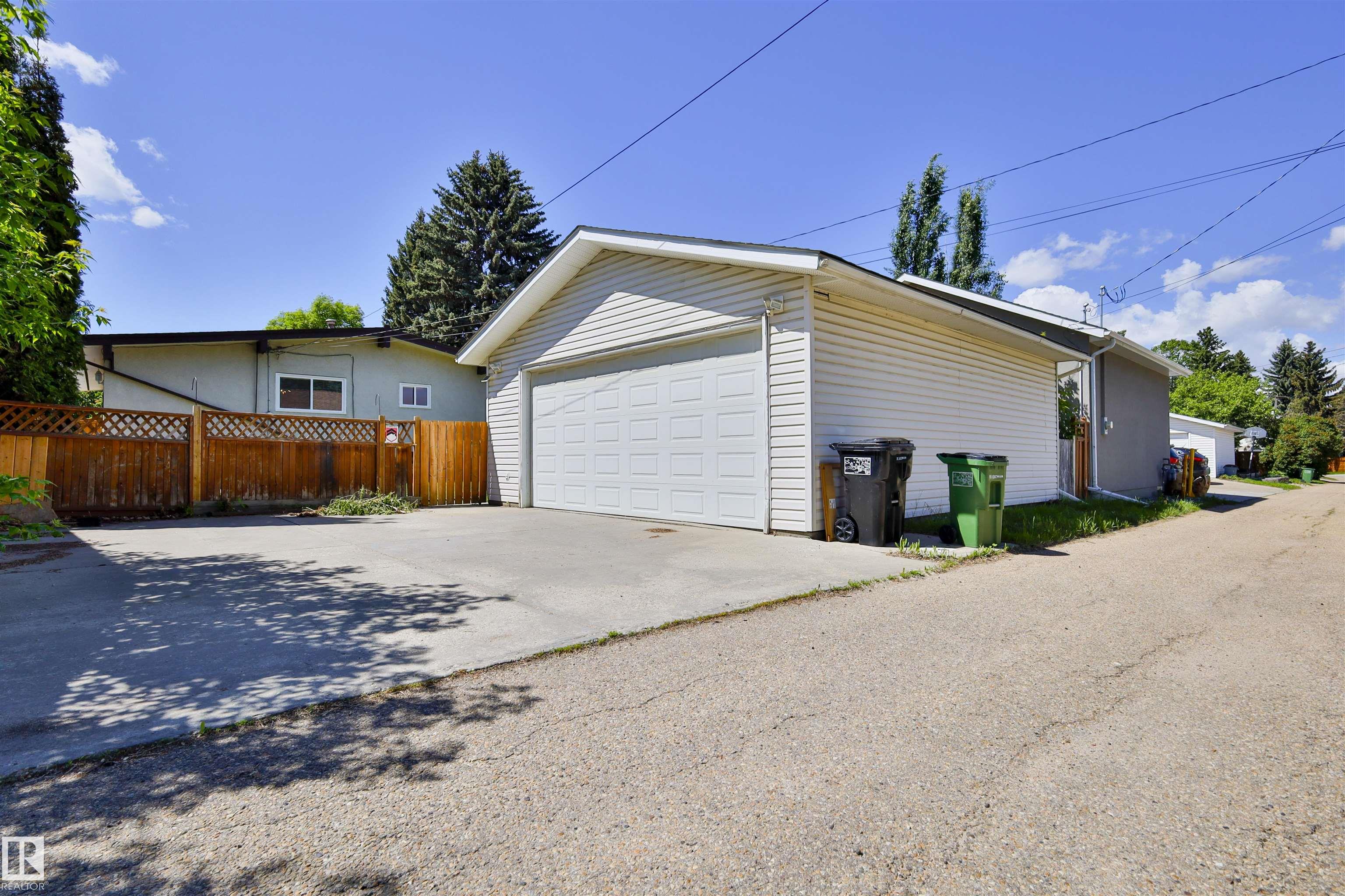 Photo 10 at 4015 120 Street NW, Aspen Gardens, Edmonton