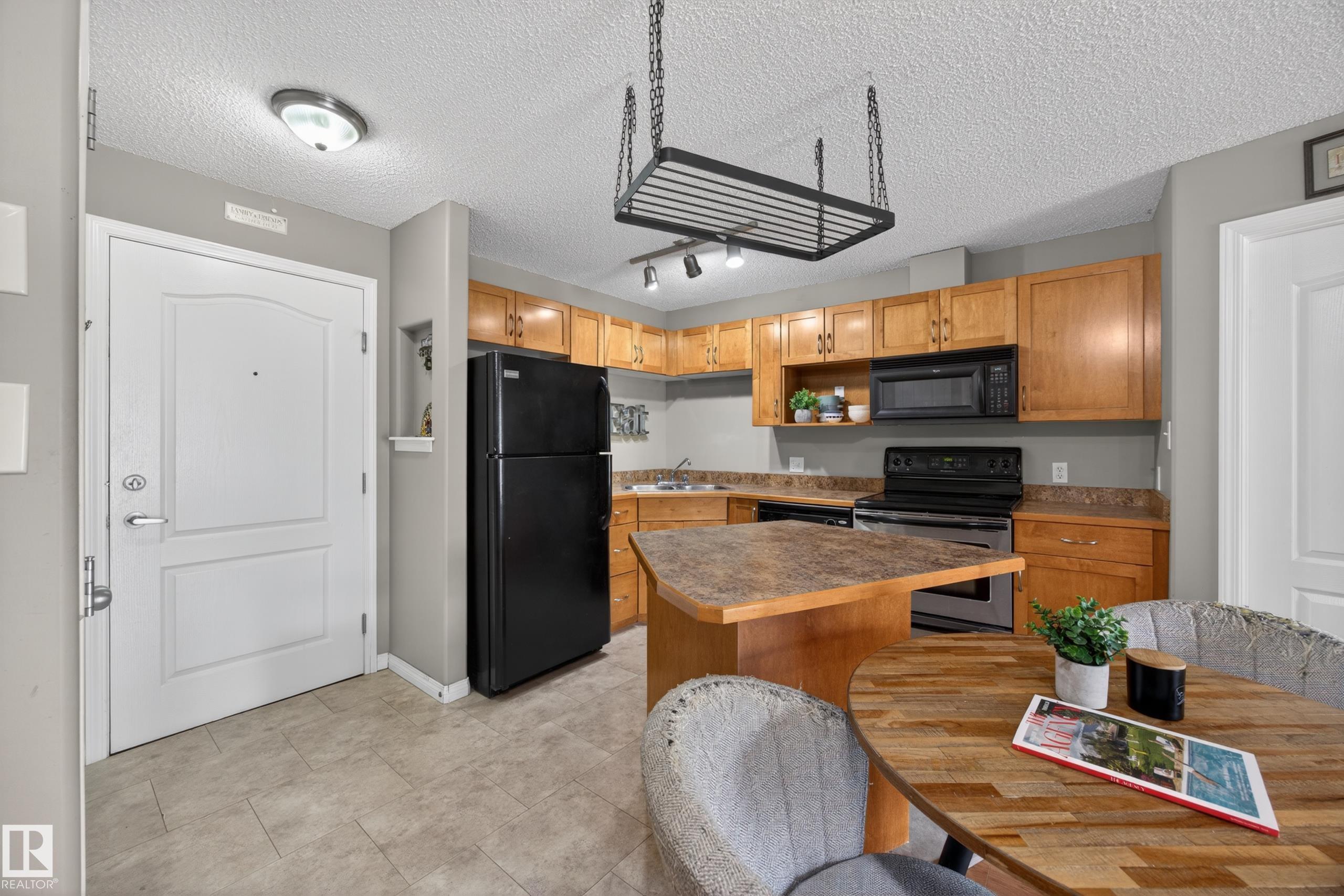 111 - 3425 19, Wild Rose, Edmonton