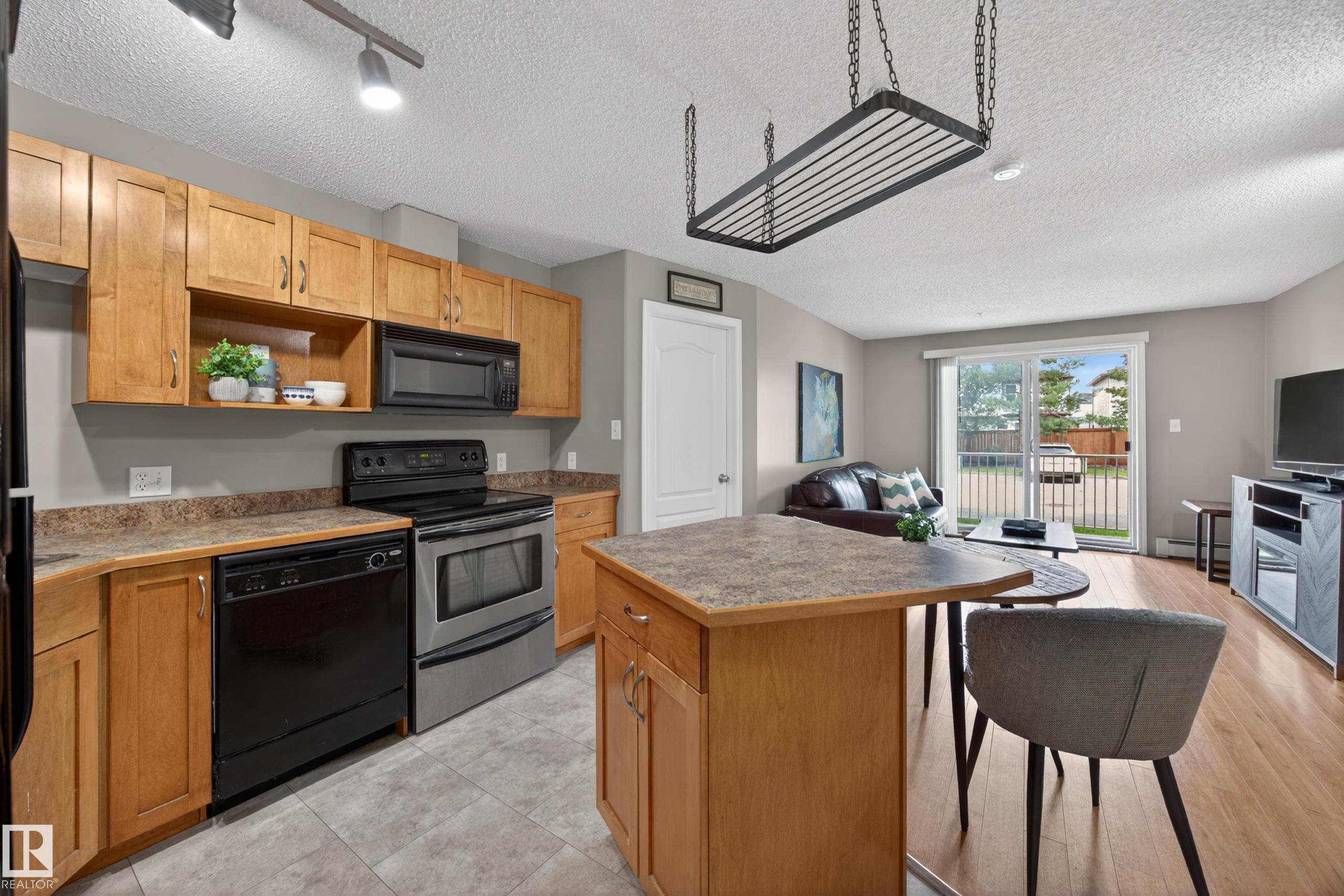 111 - 3425 19, Wild Rose, Edmonton