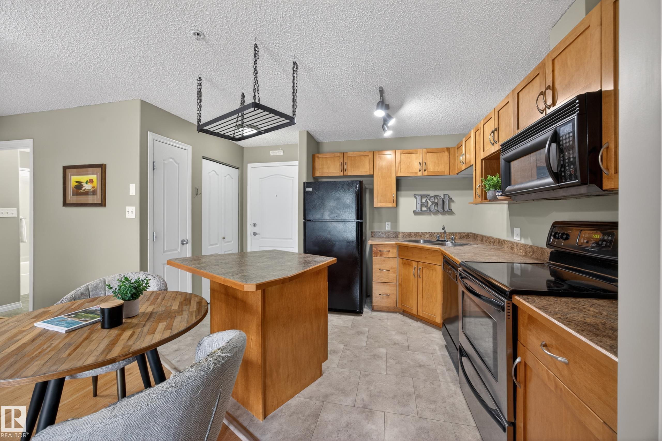 111 - 3425 19, Wild Rose, Edmonton