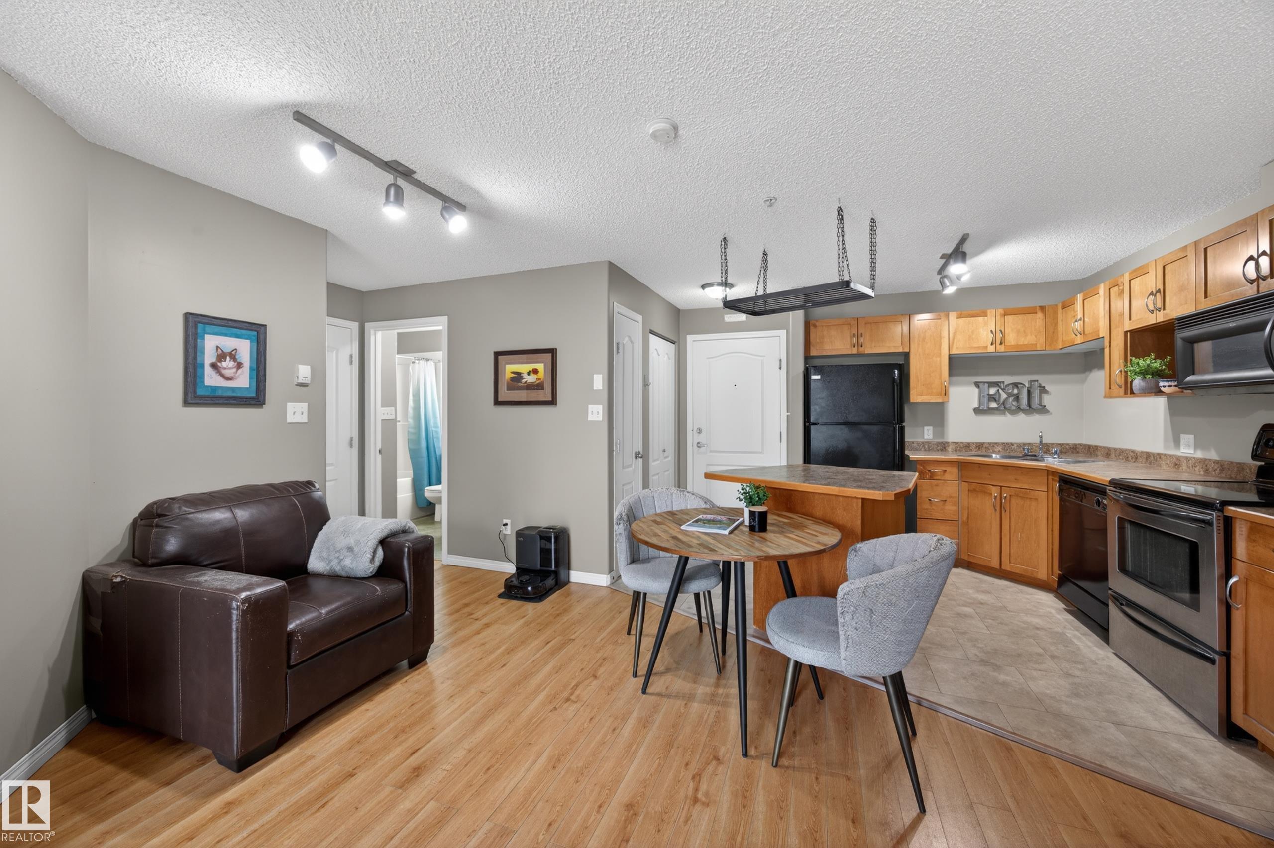 Photo 8 at 111 - 3425 19, Wild Rose, Edmonton