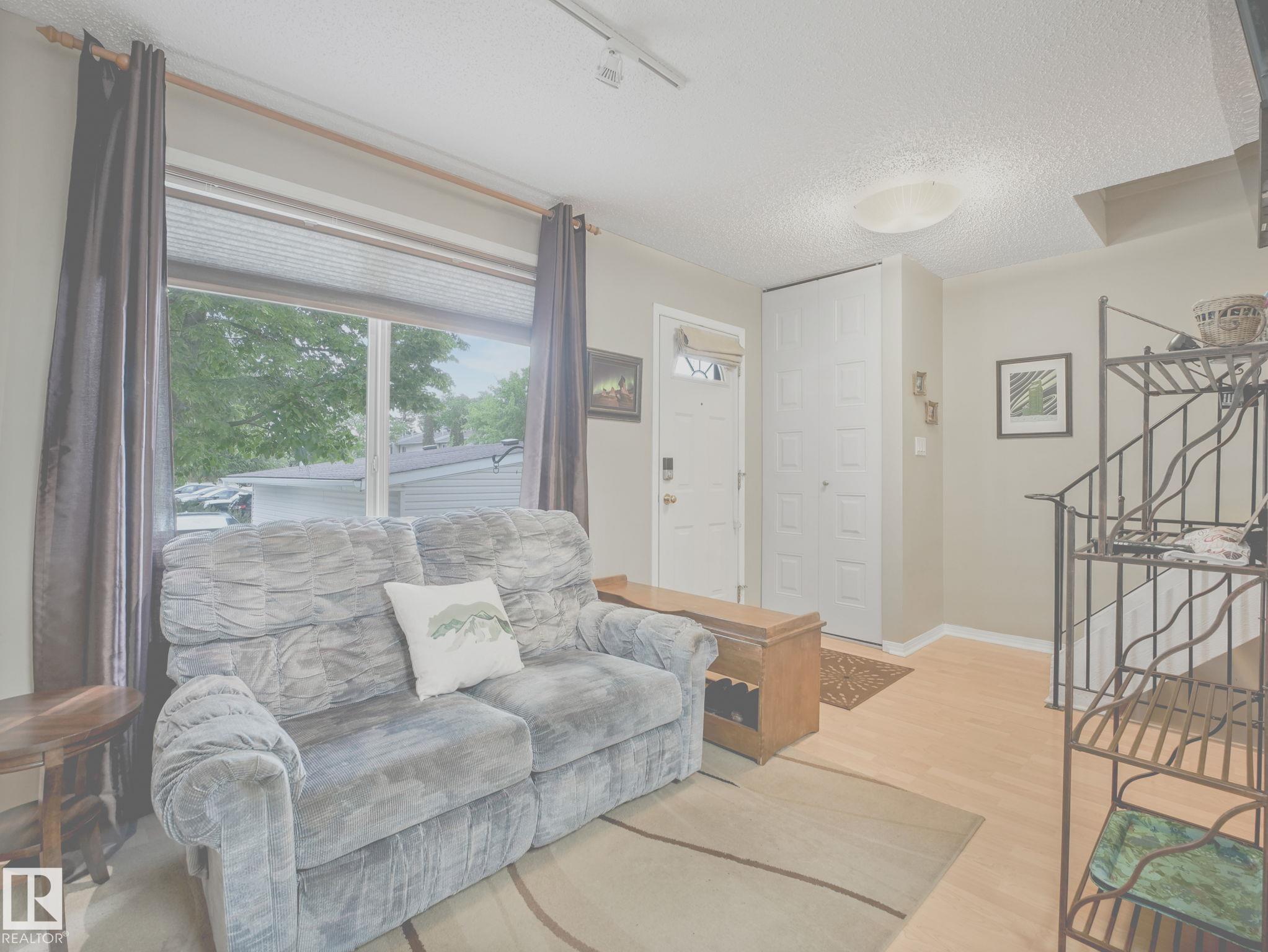 Photo 7 at 151 Tudor Lane NW, Sweet Grass, Edmonton