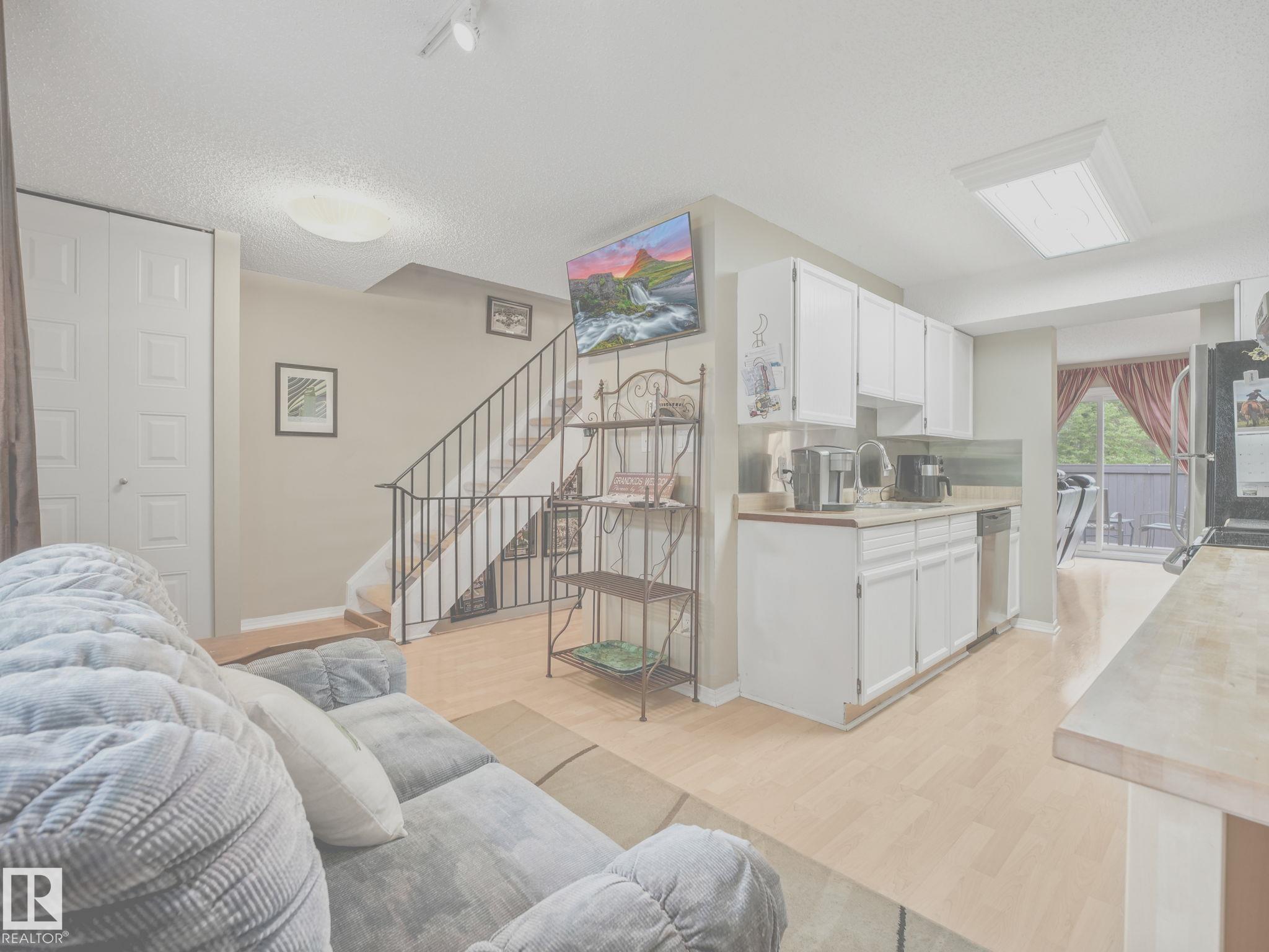 Photo 8 at 151 Tudor Lane NW, Sweet Grass, Edmonton