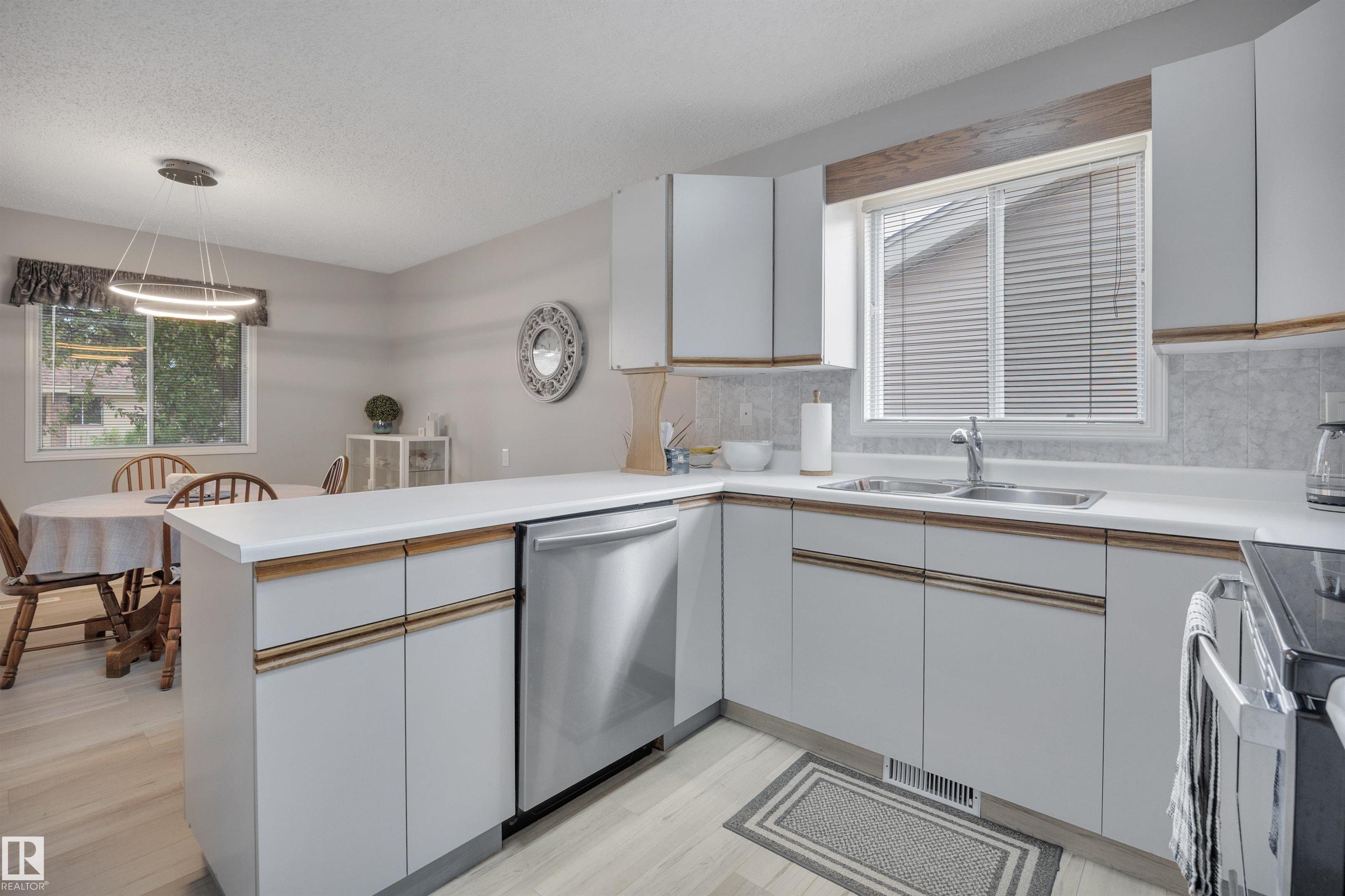 Photo 13 at 113 Oeming Road NW, Bulyea Heights, Edmonton
