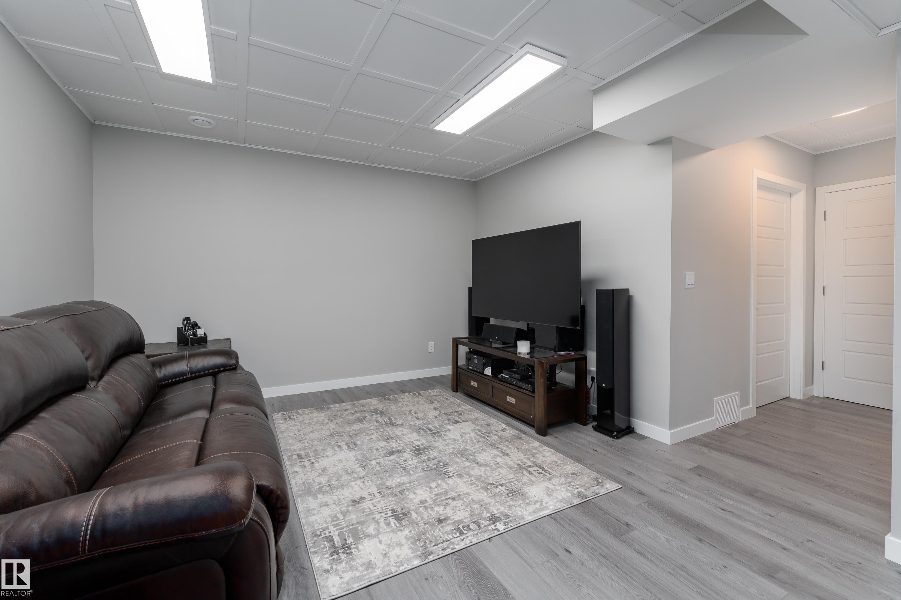 Photo 6 at 998 Stillwater Boulevard NW, Stillwater, Edmonton