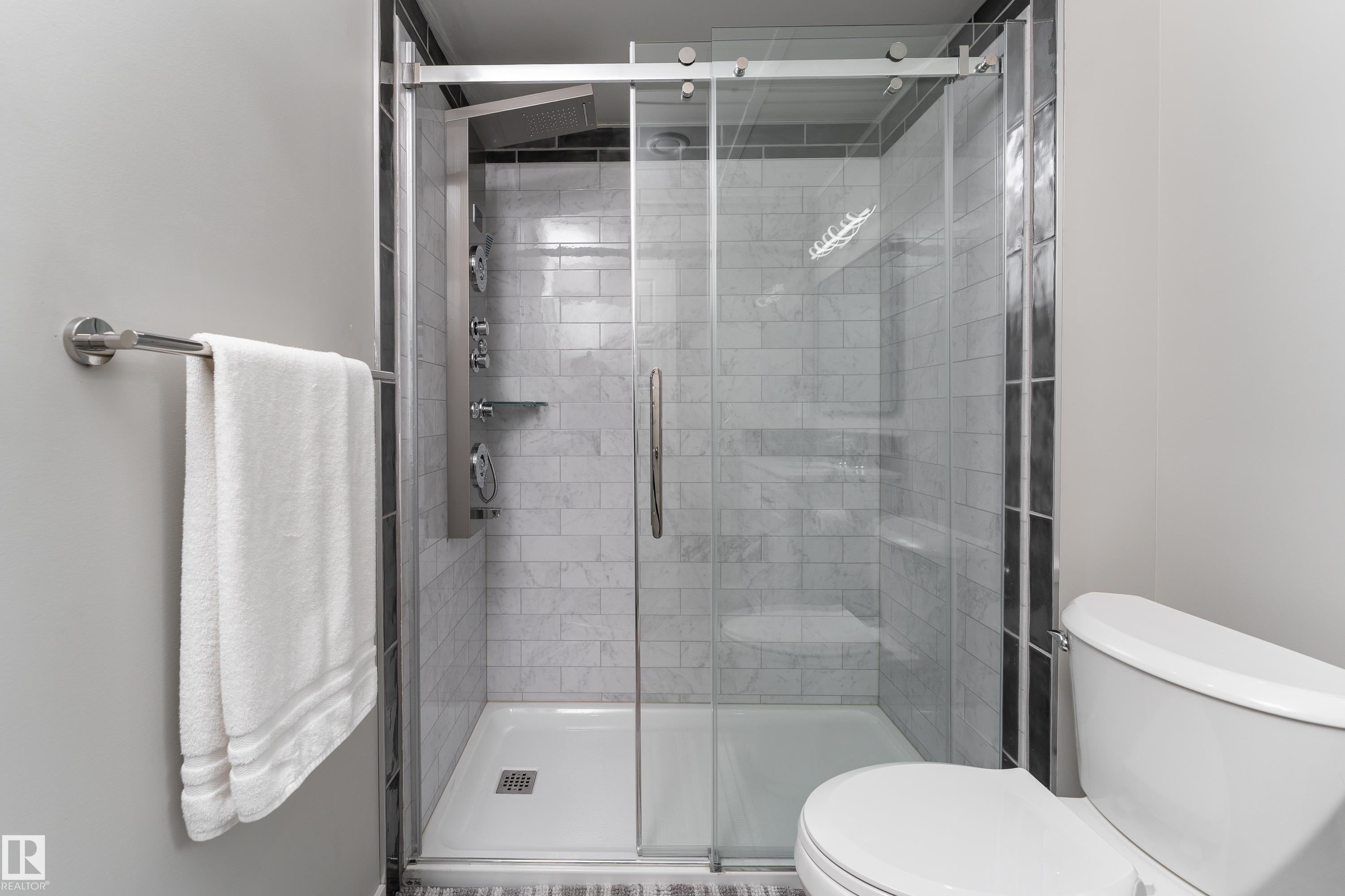 Photo 7 at 998 Stillwater Boulevard NW, Stillwater, Edmonton