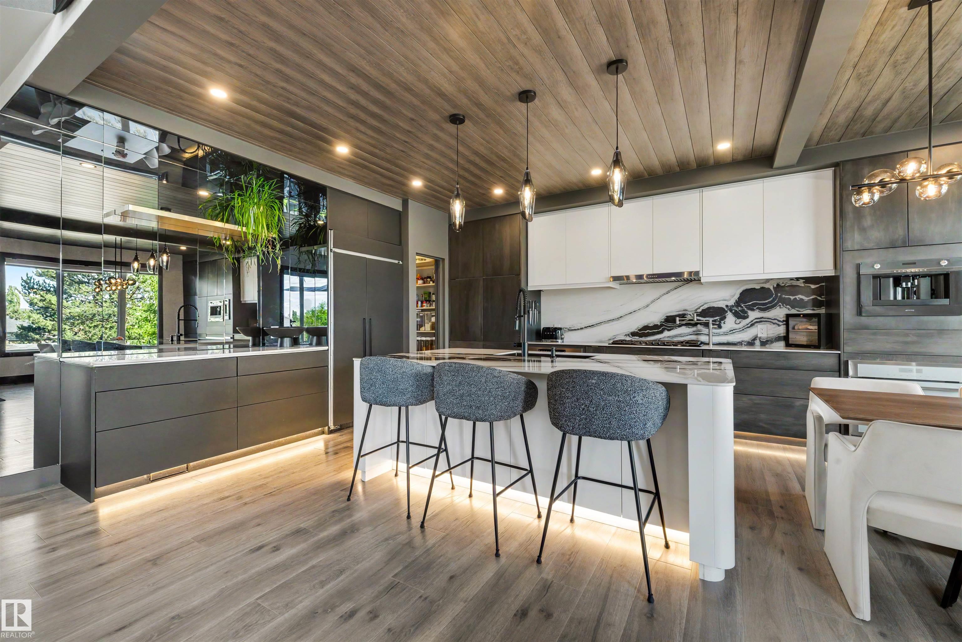 Photo 8 at 4376 Mcclung Crescent NW, Magrath Heights, Edmonton