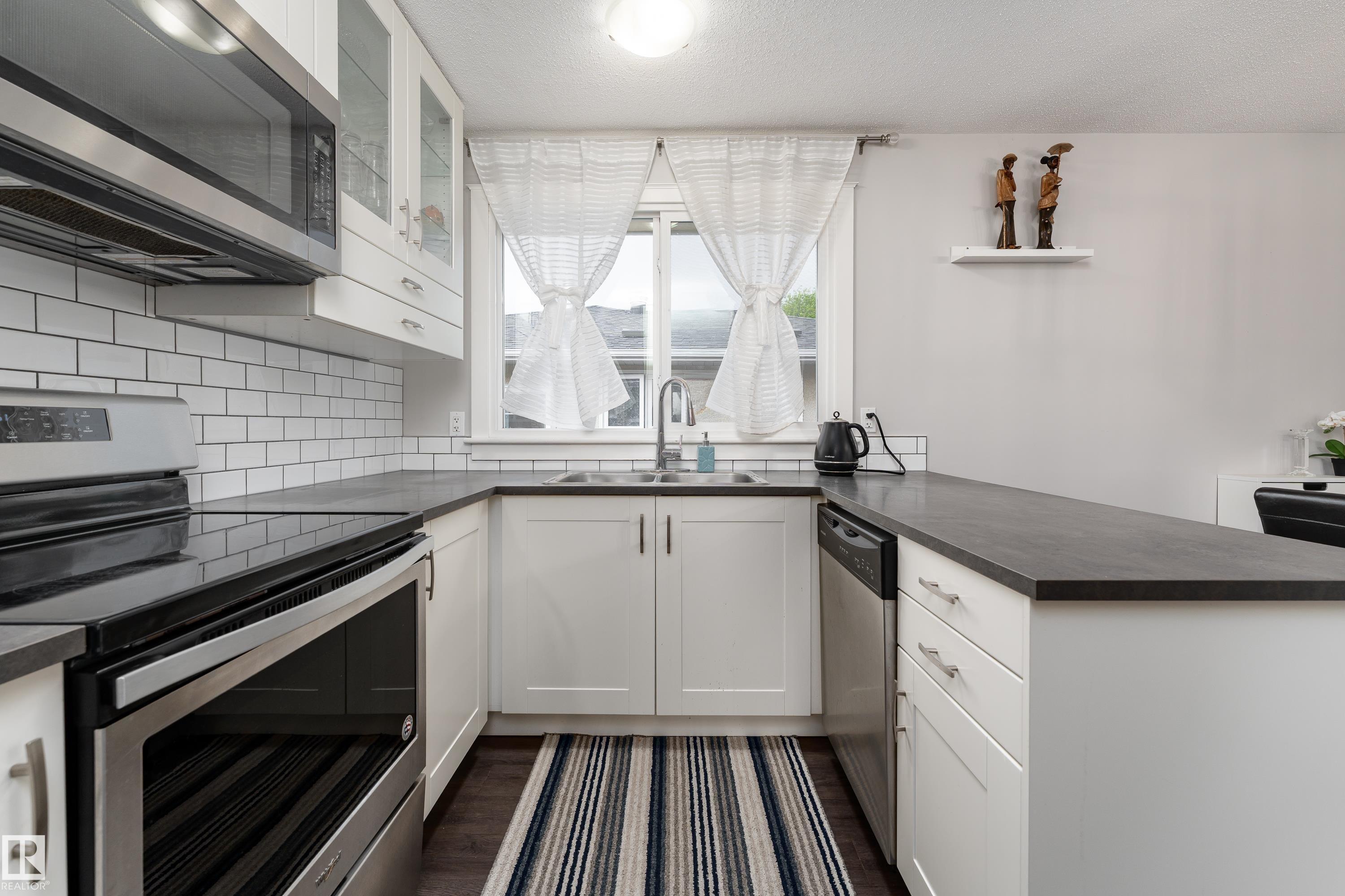 Photo 11 at 11227 40 Avenue NW, Greenfield, Edmonton