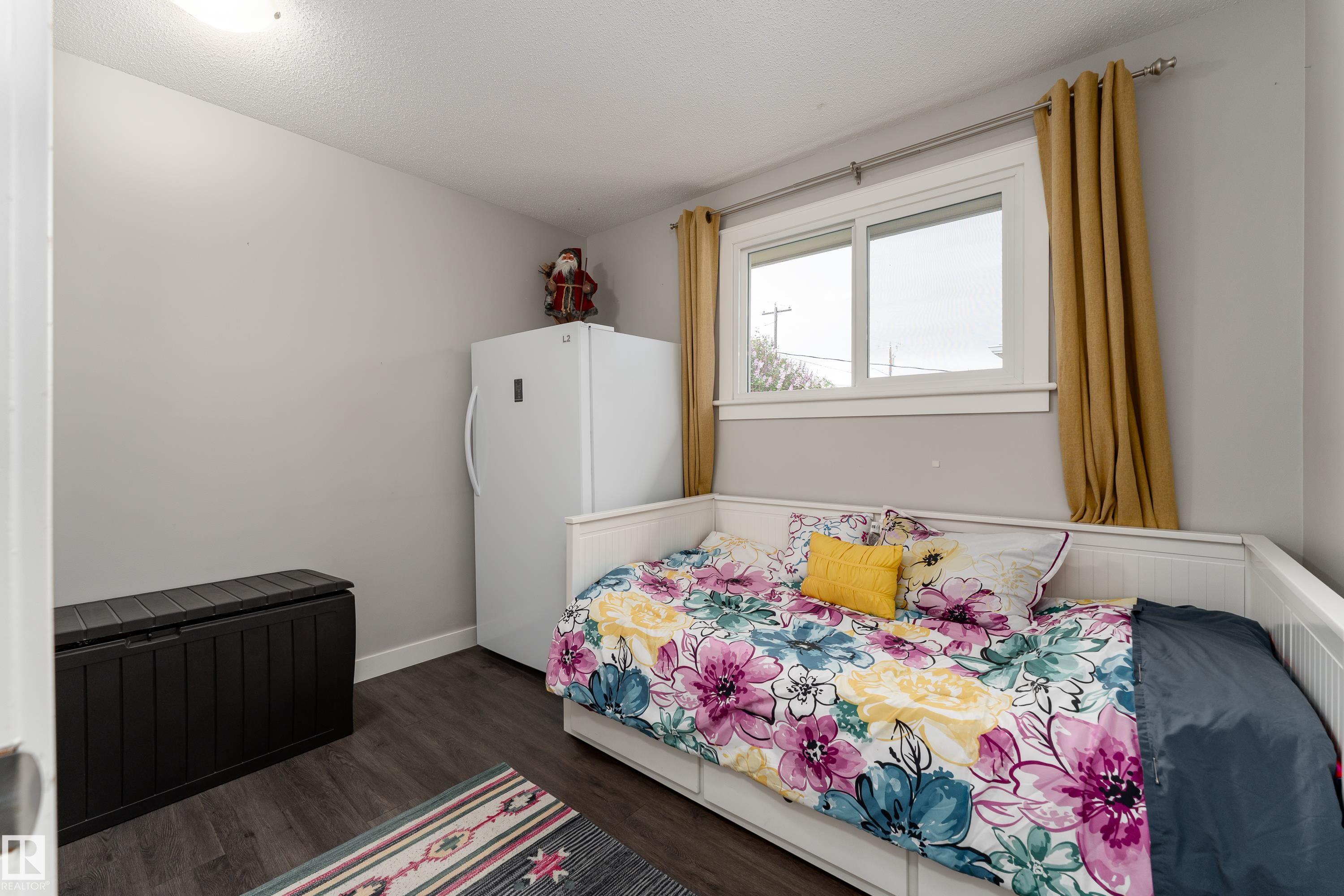 Photo 14 at 11227 40 Avenue NW, Greenfield, Edmonton