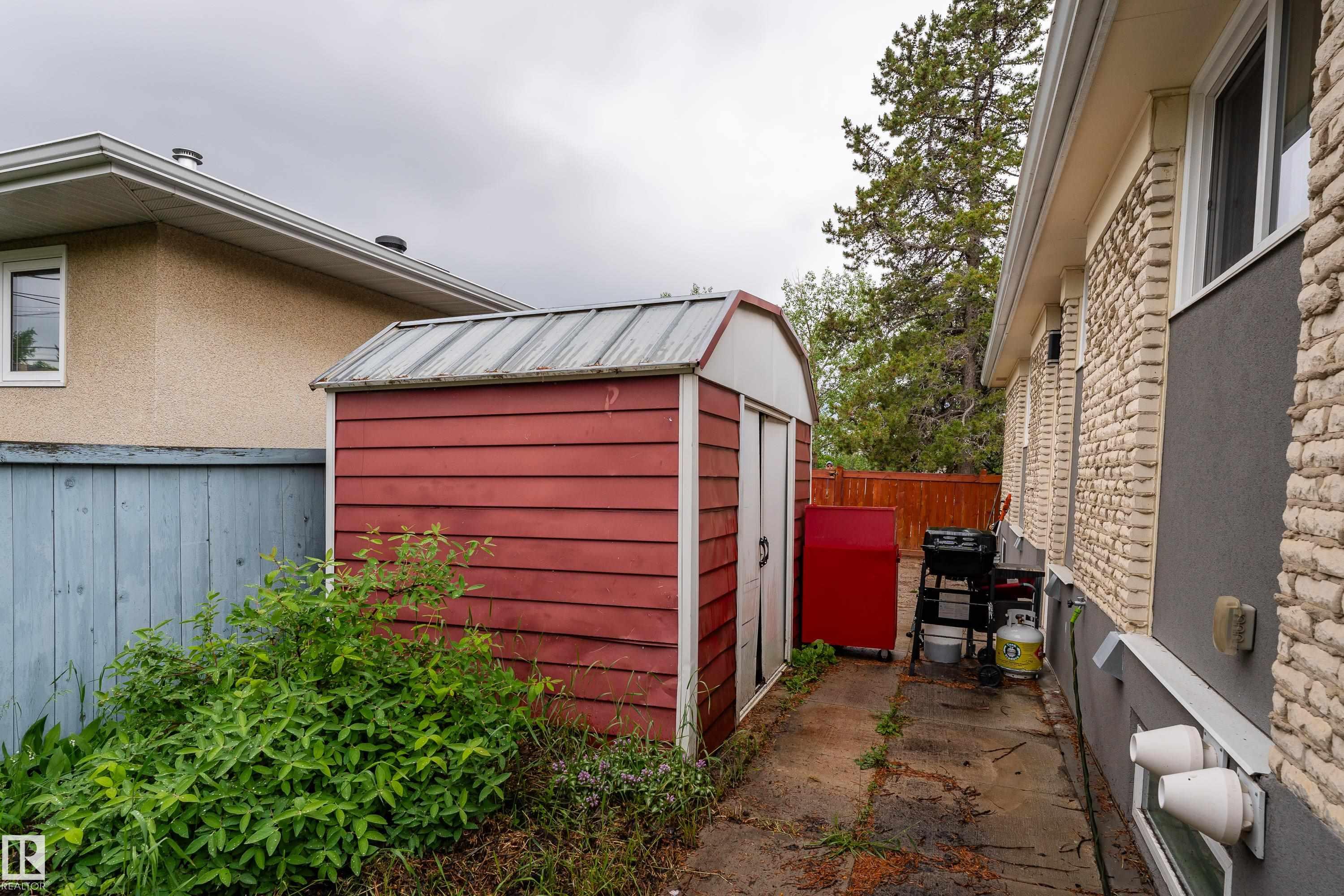 Photo 29 at 11227 40 Avenue NW, Greenfield, Edmonton