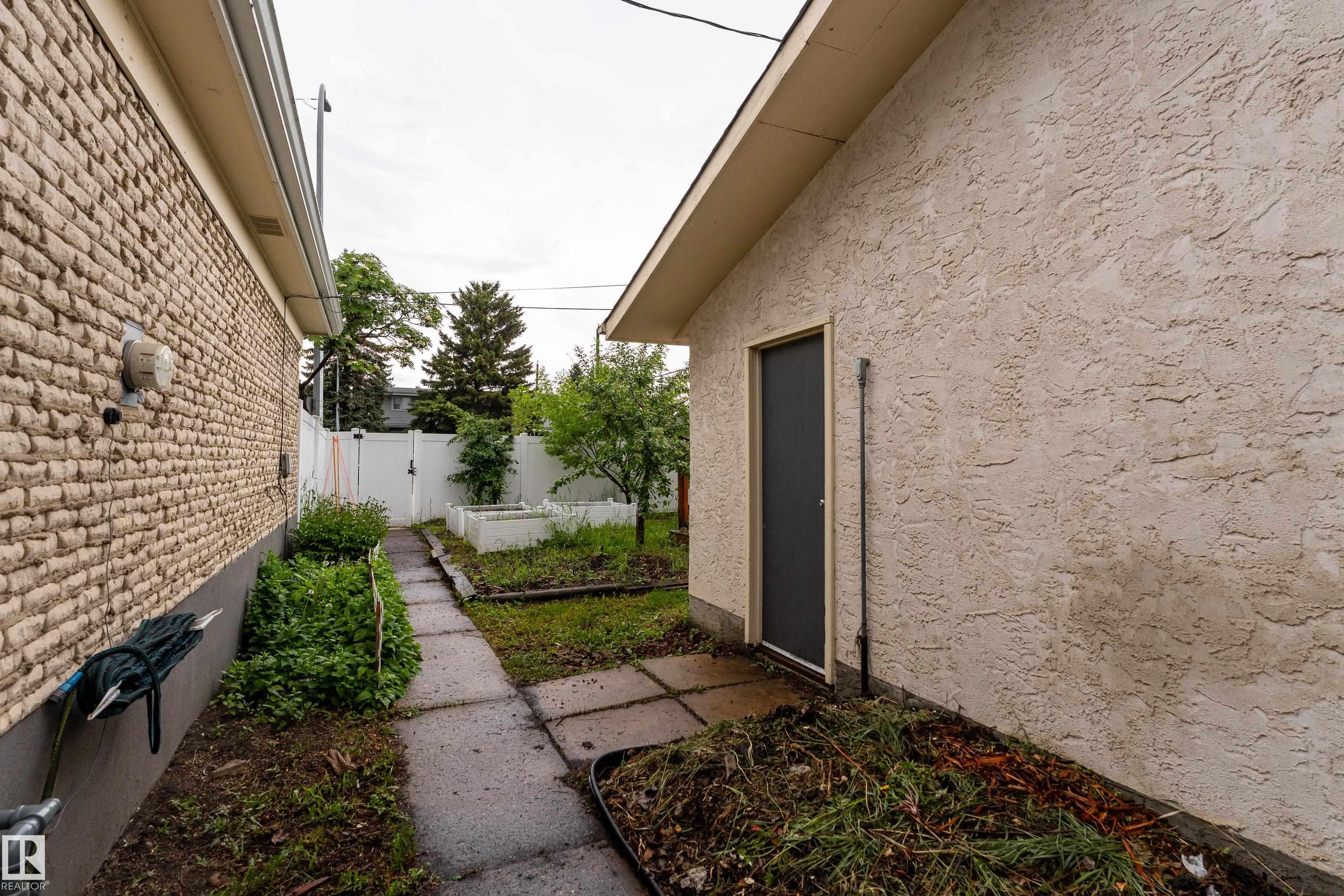 Photo 30 at 11227 40 Avenue NW, Greenfield, Edmonton