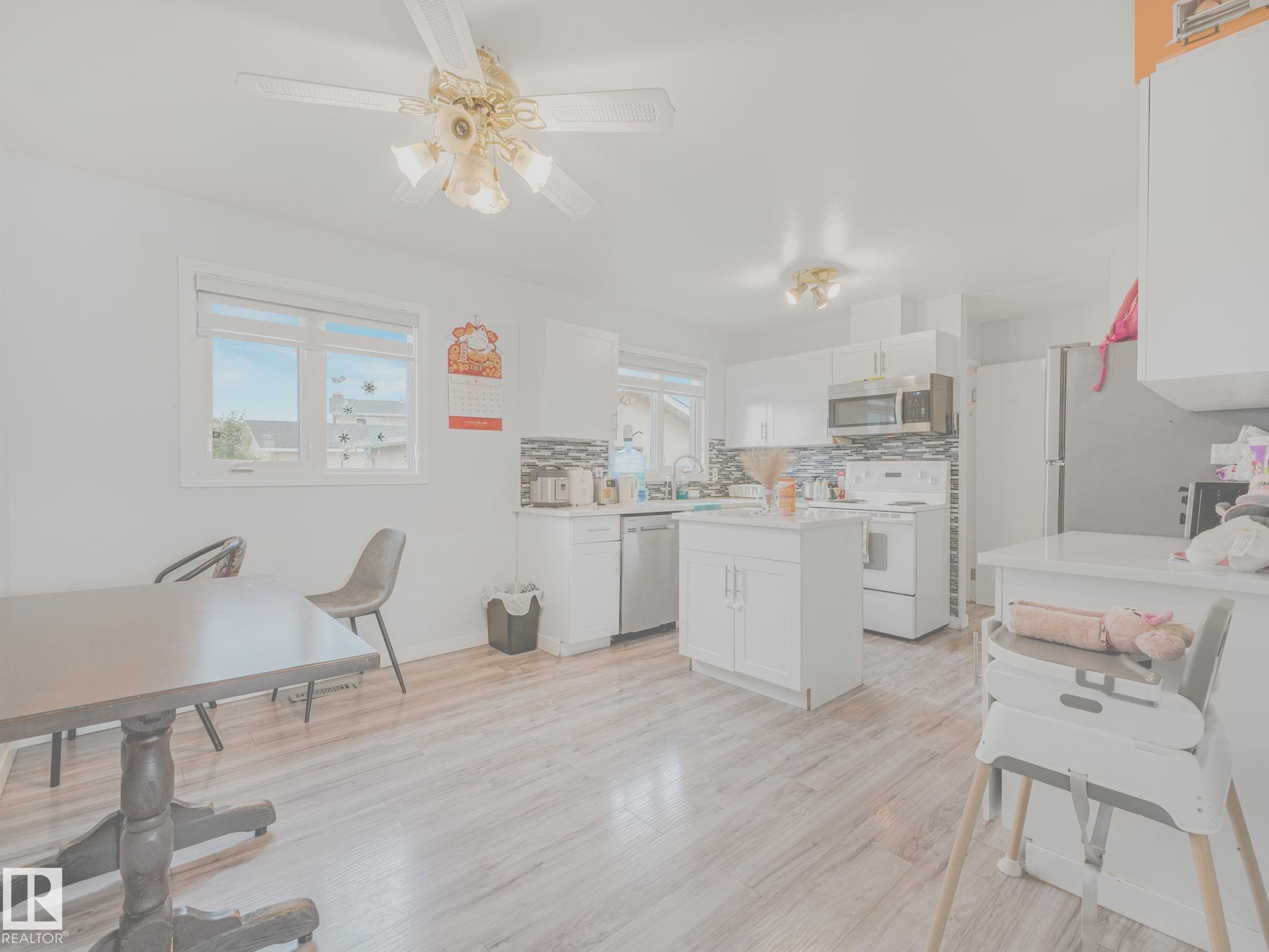 Photo 14 at 9528 151 Avenue NW, Evansdale, Edmonton