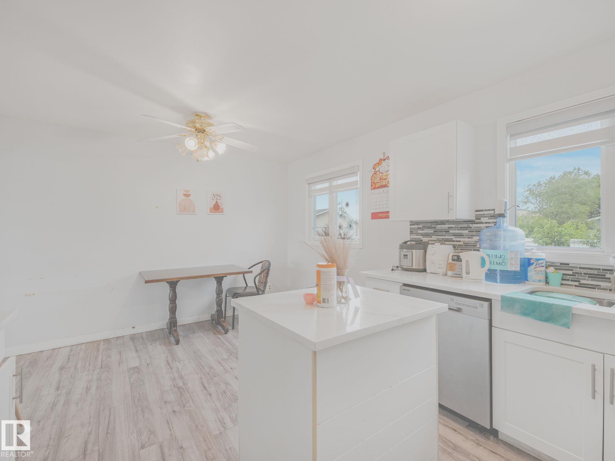 Photo 18 at 9528 151 Avenue NW, Evansdale, Edmonton