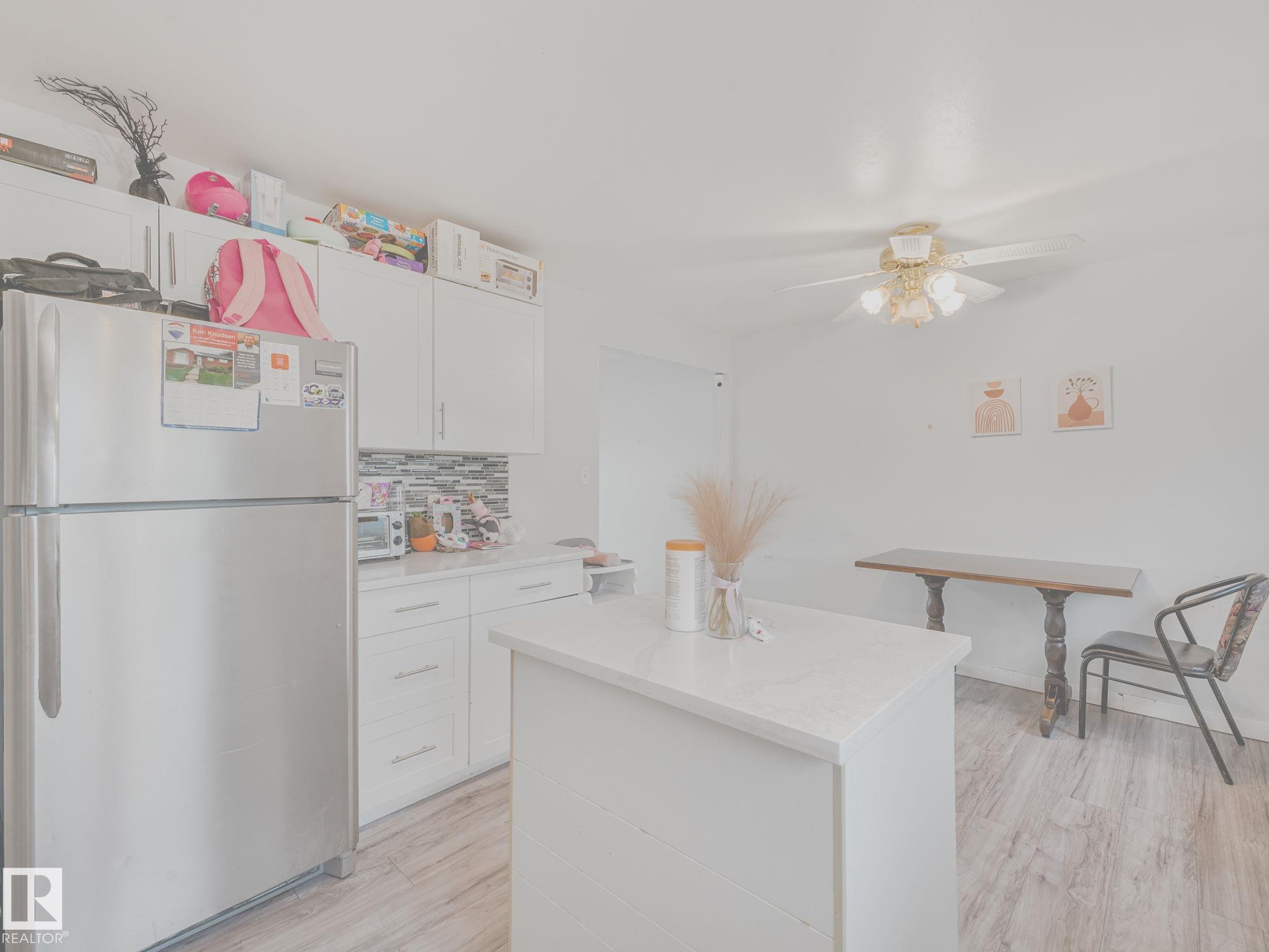 Photo 19 at 9528 151 Avenue NW, Evansdale, Edmonton