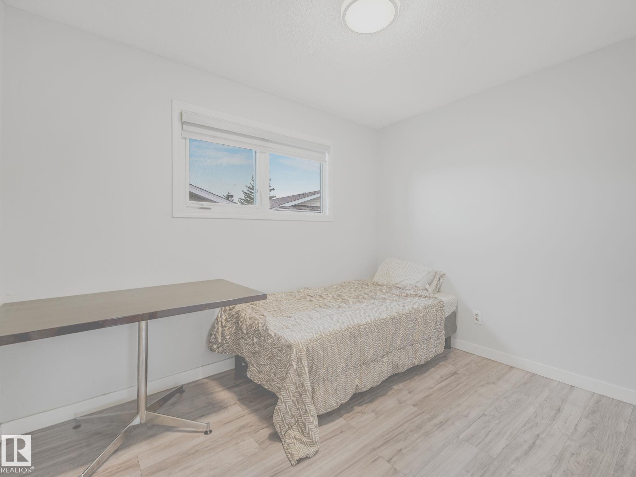 Photo 31 at 9528 151 Avenue NW, Evansdale, Edmonton