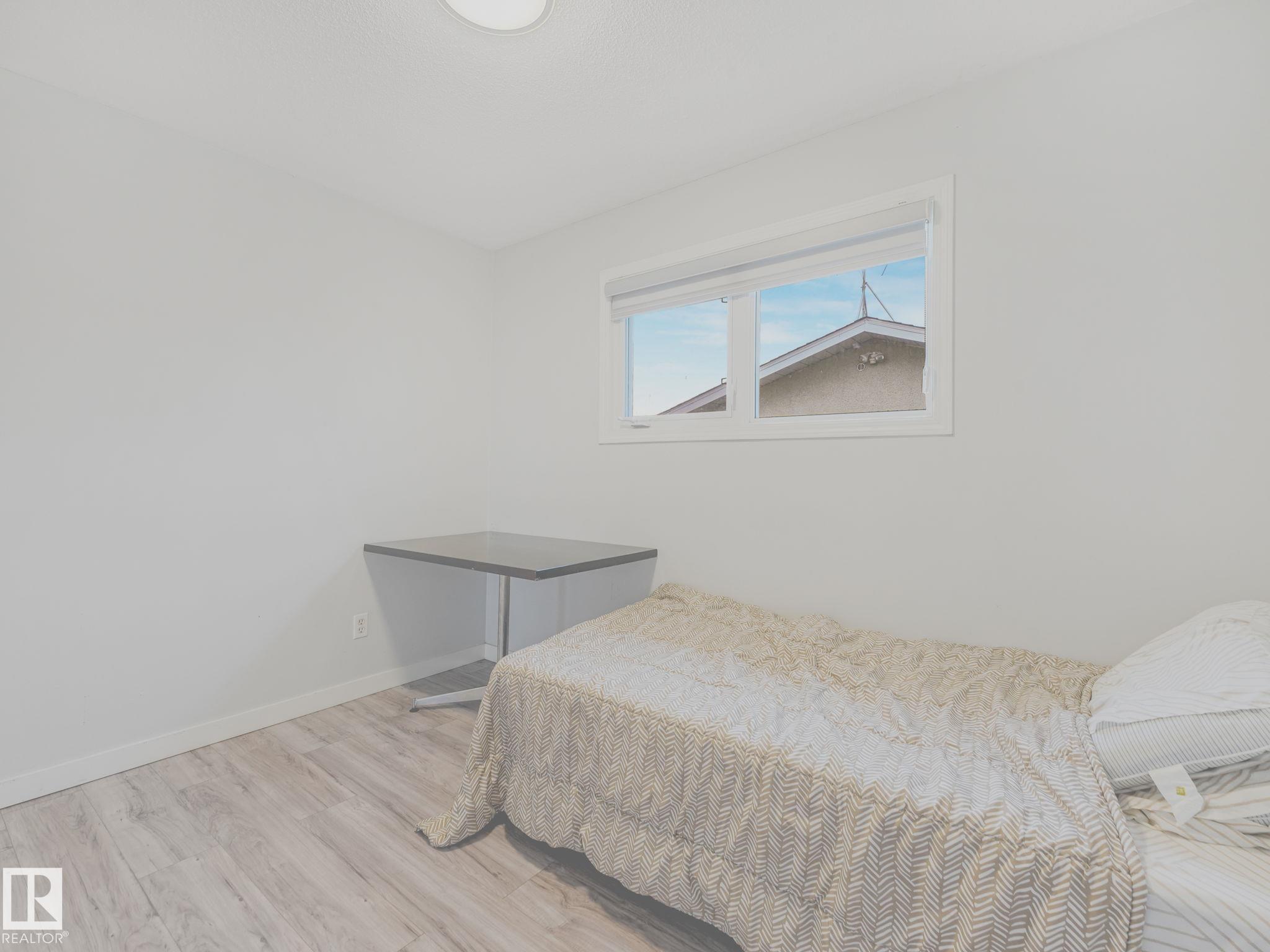 Photo 32 at 9528 151 Avenue NW, Evansdale, Edmonton