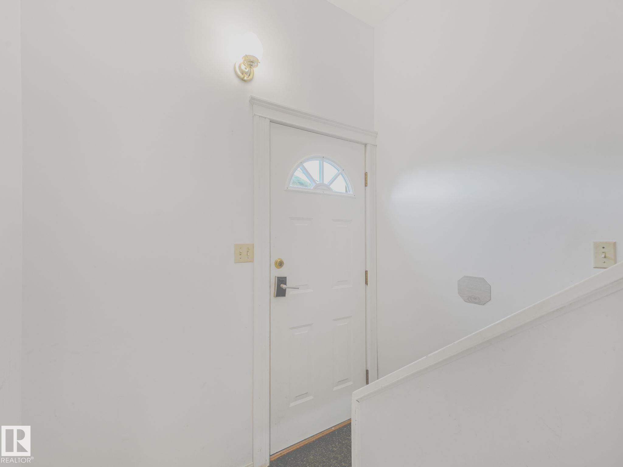 Photo 33 at 9528 151 Avenue NW, Evansdale, Edmonton