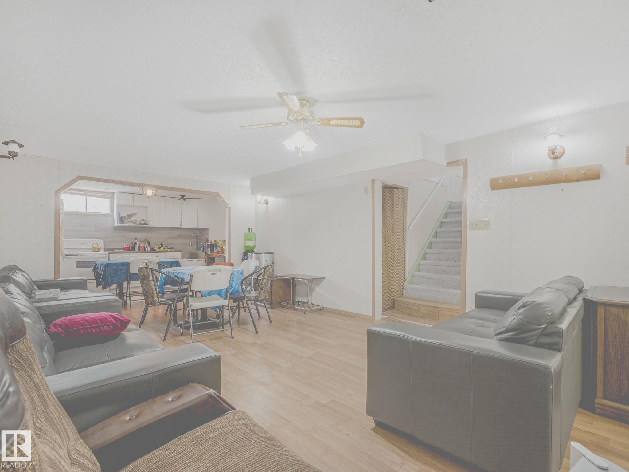 Photo 40 at 9528 151 Avenue NW, Evansdale, Edmonton