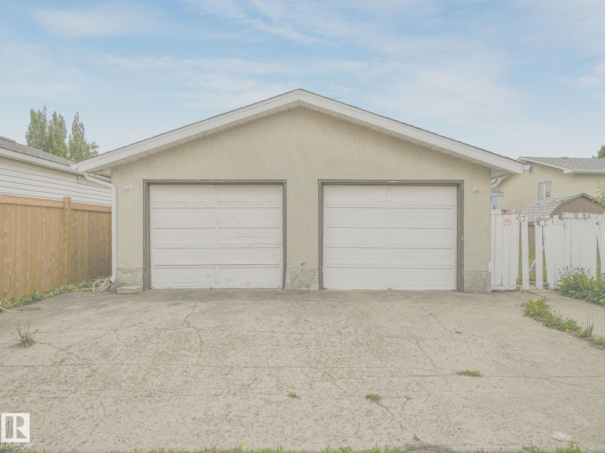 Photo 58 at 9528 151 Avenue NW, Evansdale, Edmonton