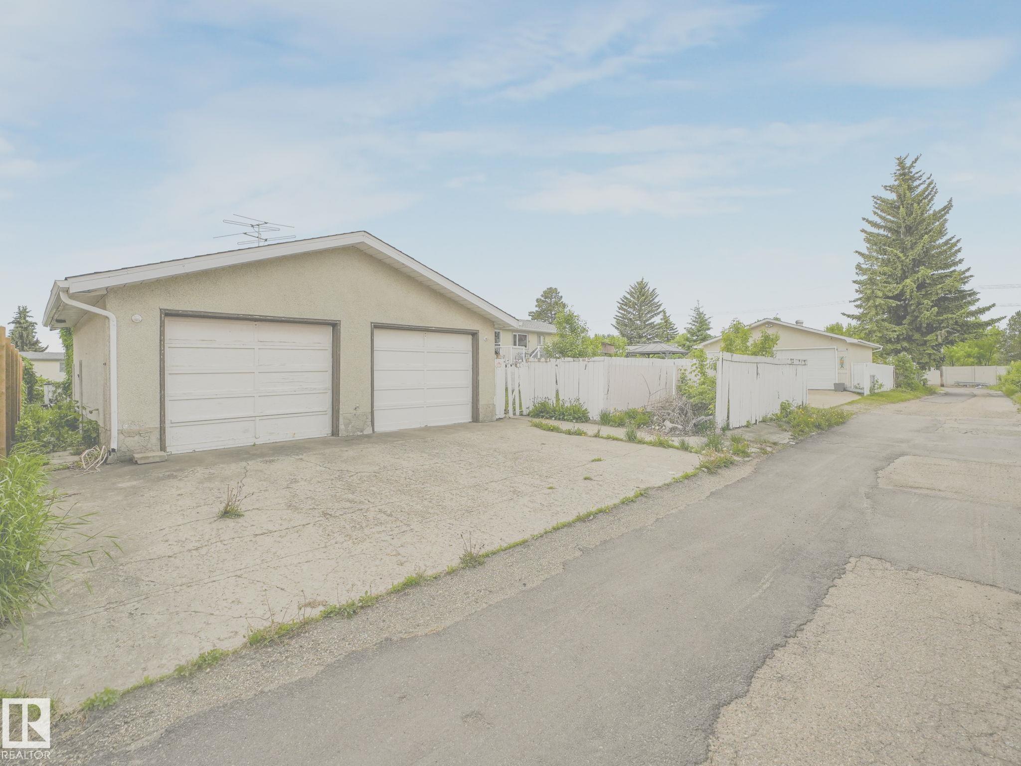 Photo 59 at 9528 151 Avenue NW, Evansdale, Edmonton